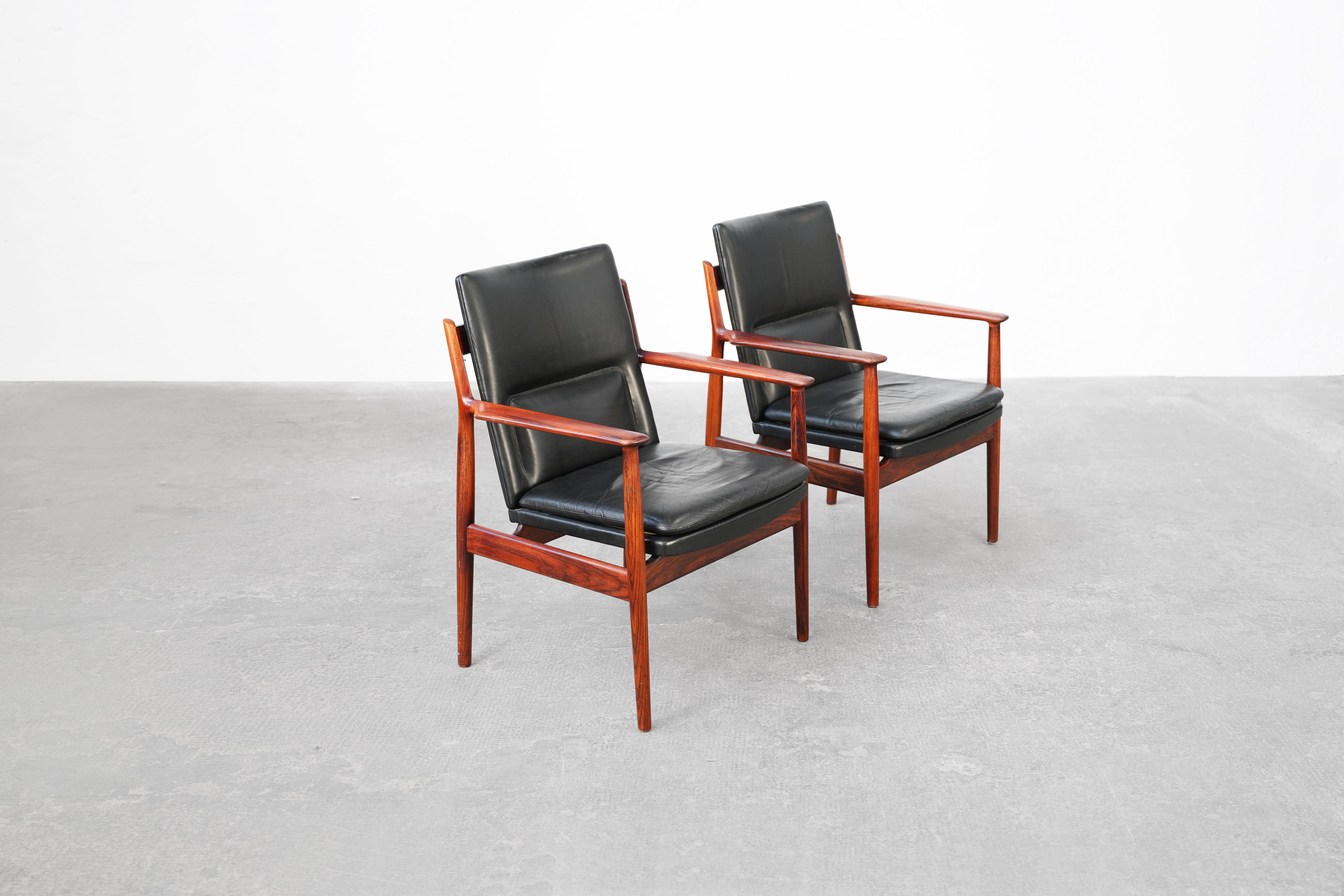 Beautiful pair of Armchairs by Arne Vodder for Sibast, Model 431, from the 60s.
Both chairs are made out of rosewood and leather cushions in black. 
Both chairs are in good condition, the armrests showing some signs of usage.

 