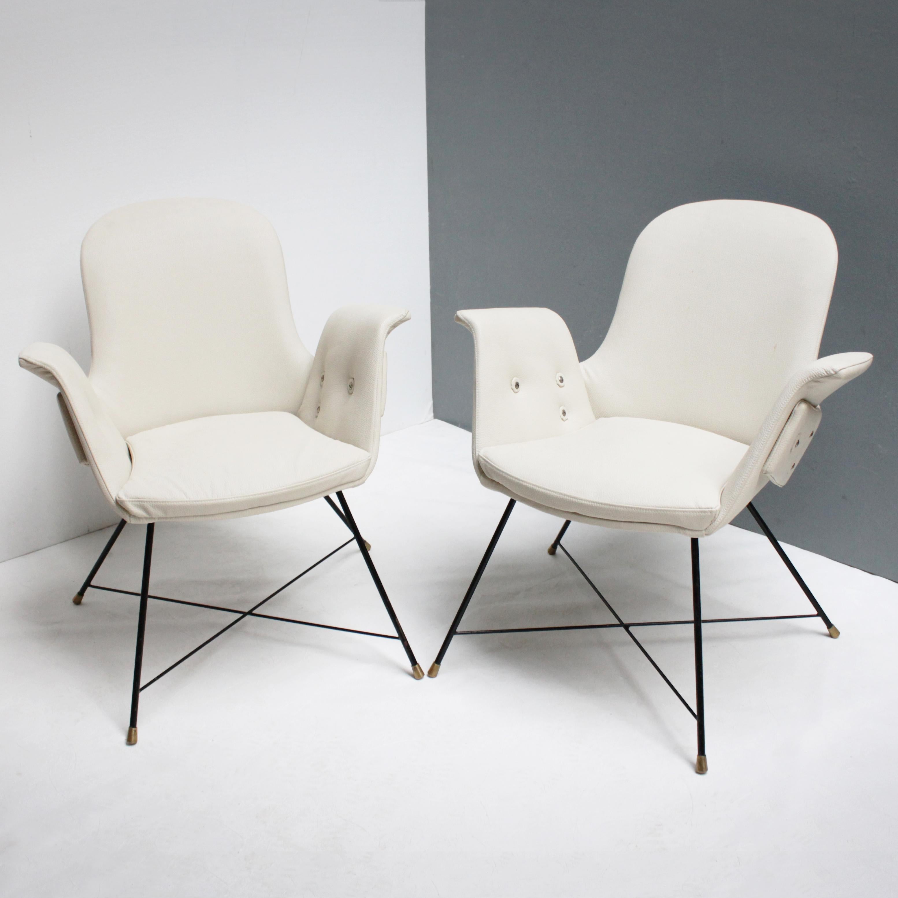 Pair of rare armchairs by Augusto Bozzi for Saporiti, Italy.
Where Vittorio Introini, Alberto Rosselli and Giovanni Offredi shaped the image of Fratelli Saporiti during the 1960s and 1970s, it was Augusto Bozzi (1924-1982) who had put this Italian