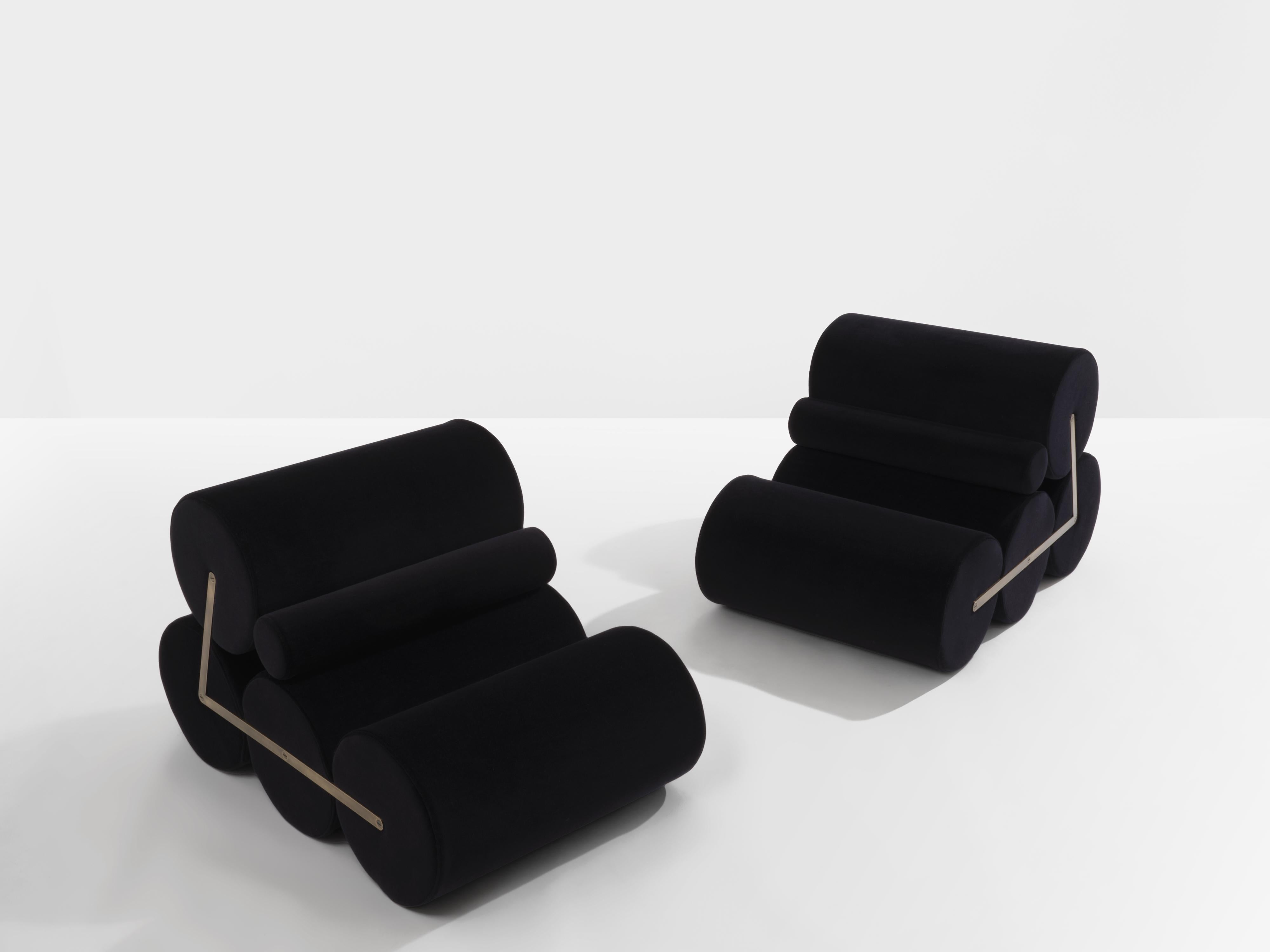 Paire de fauteuils par Auro Trivellato pour I.L.A. velours noir 1972 en vente 3