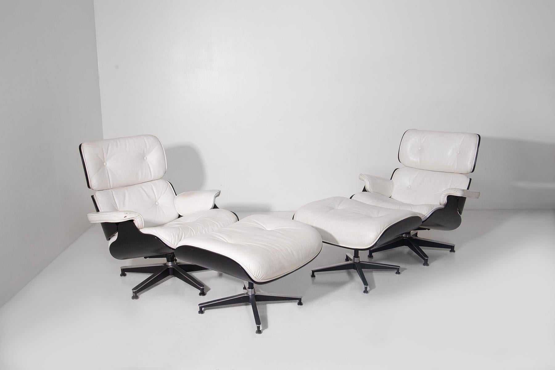 Pair of 1970s-80s Eames Armchairs in White Leather with Ottomans - Iconic Design and Timeless Comfort
A tribute to modern elegance and 20th-century design, this pair of armchairs inspired by Charles and Ray Eames' famous Eames Lounge Chair model