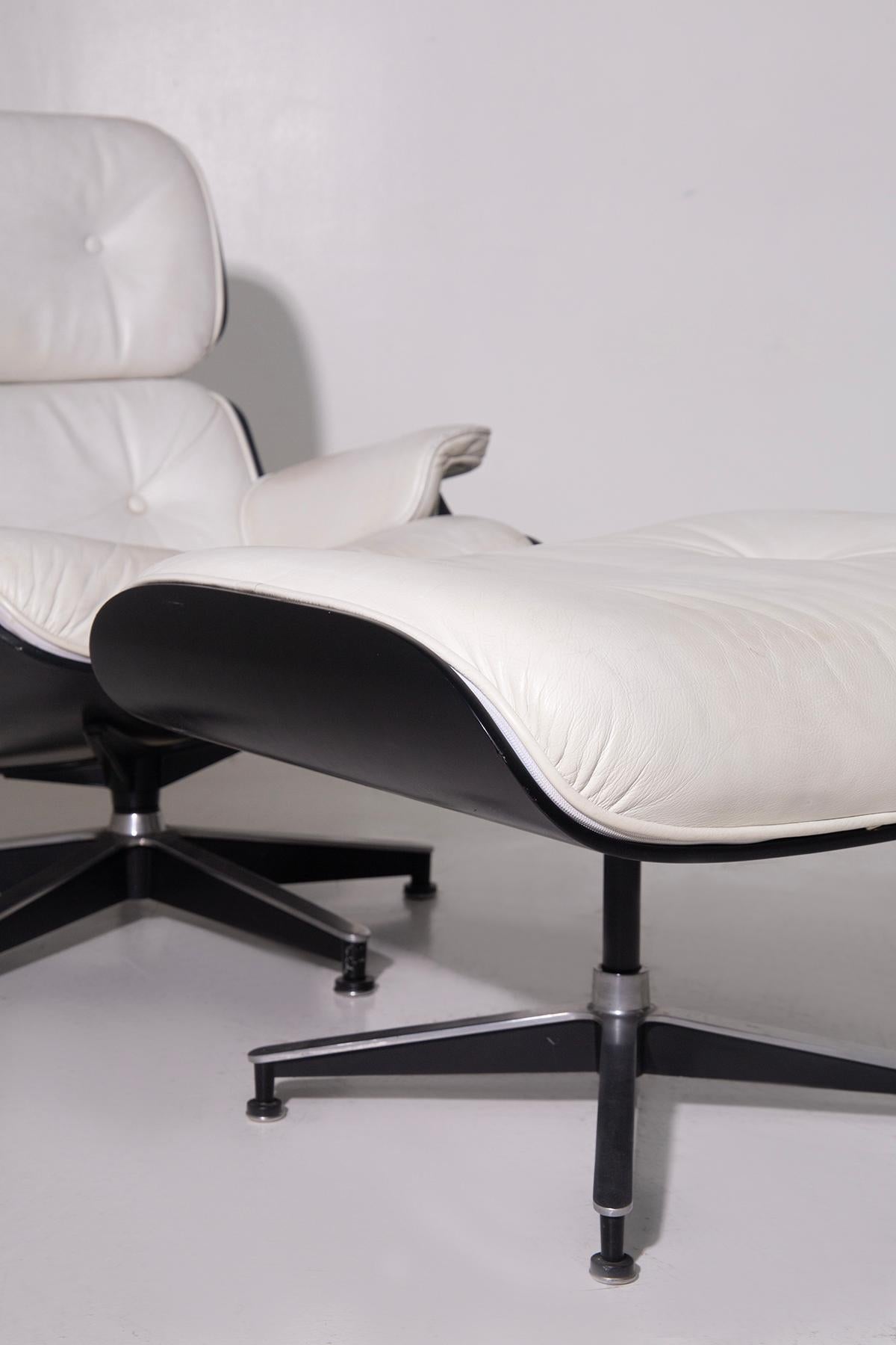 Pair of armchairs by Charles and Ray Eames manufacture unknown in white leathers (Late 20th Century) im Angebot
