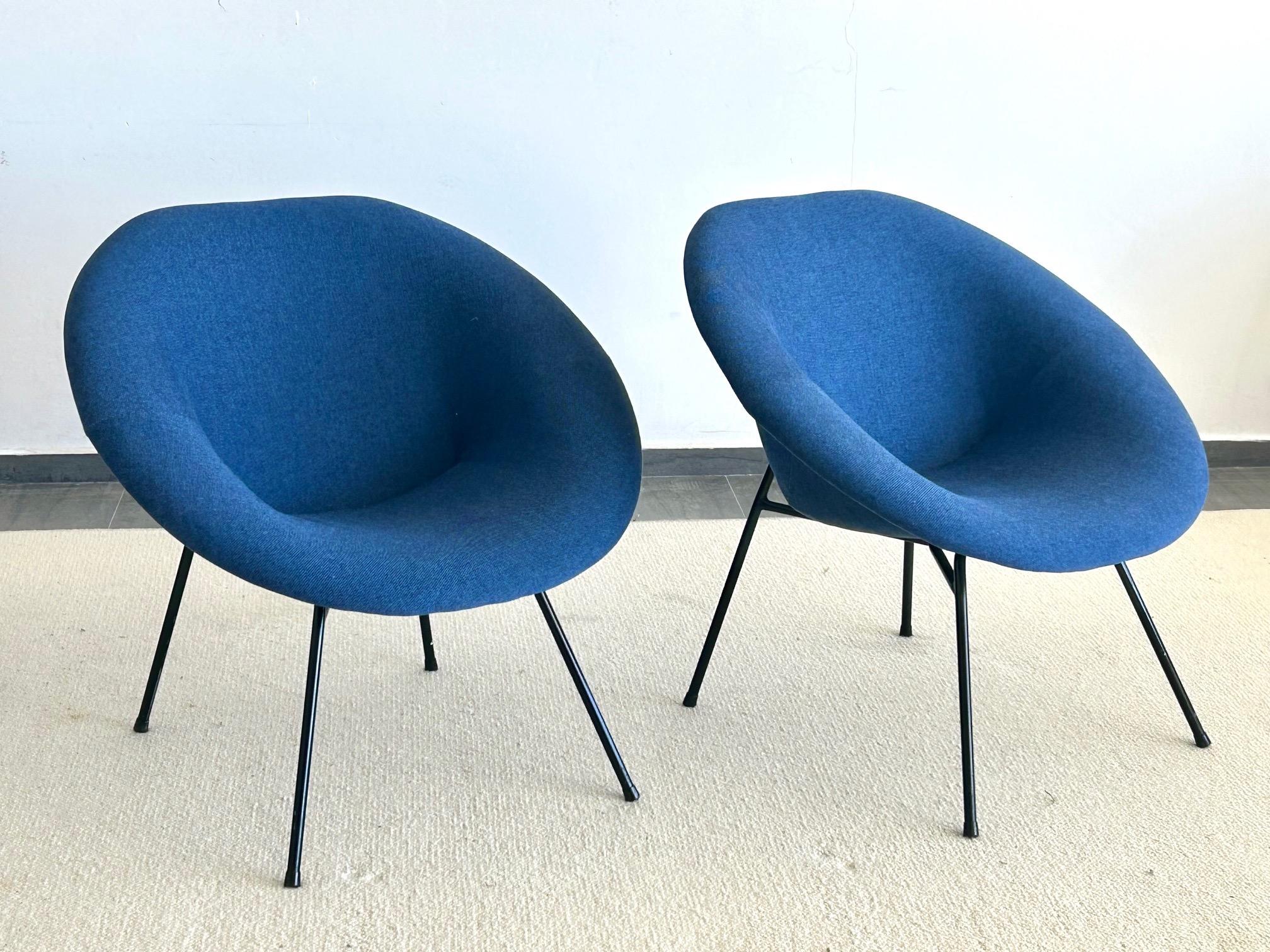 Mid-Century Modern Paire de fauteuils de Claude Vassal datant des années 1950 en vente
