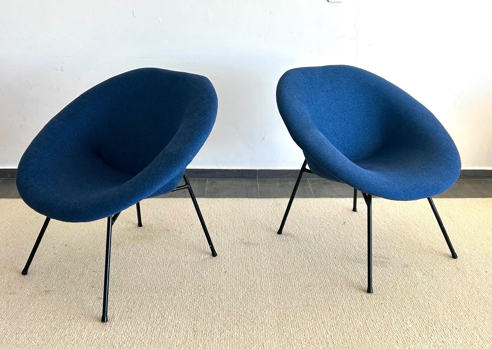 Milieu du XXe siècle Paire de fauteuils de Claude Vassal datant des années 1950 en vente