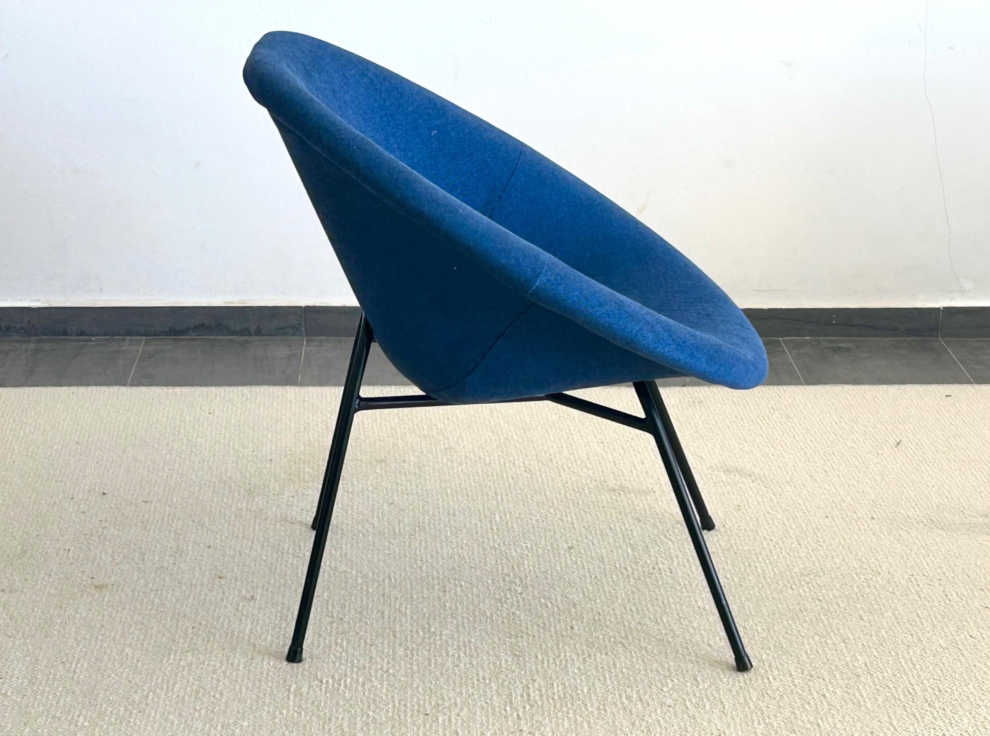 Tissu Paire de fauteuils de Claude Vassal datant des années 1950 en vente