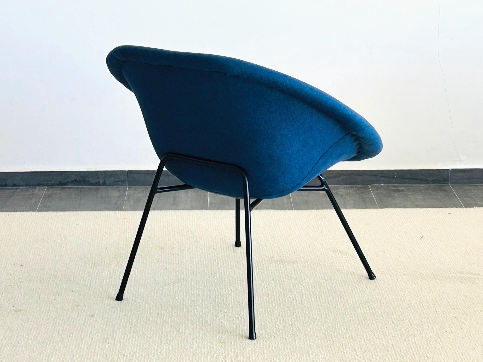 Paire de fauteuils de Claude Vassal datant des années 1950 en vente 1