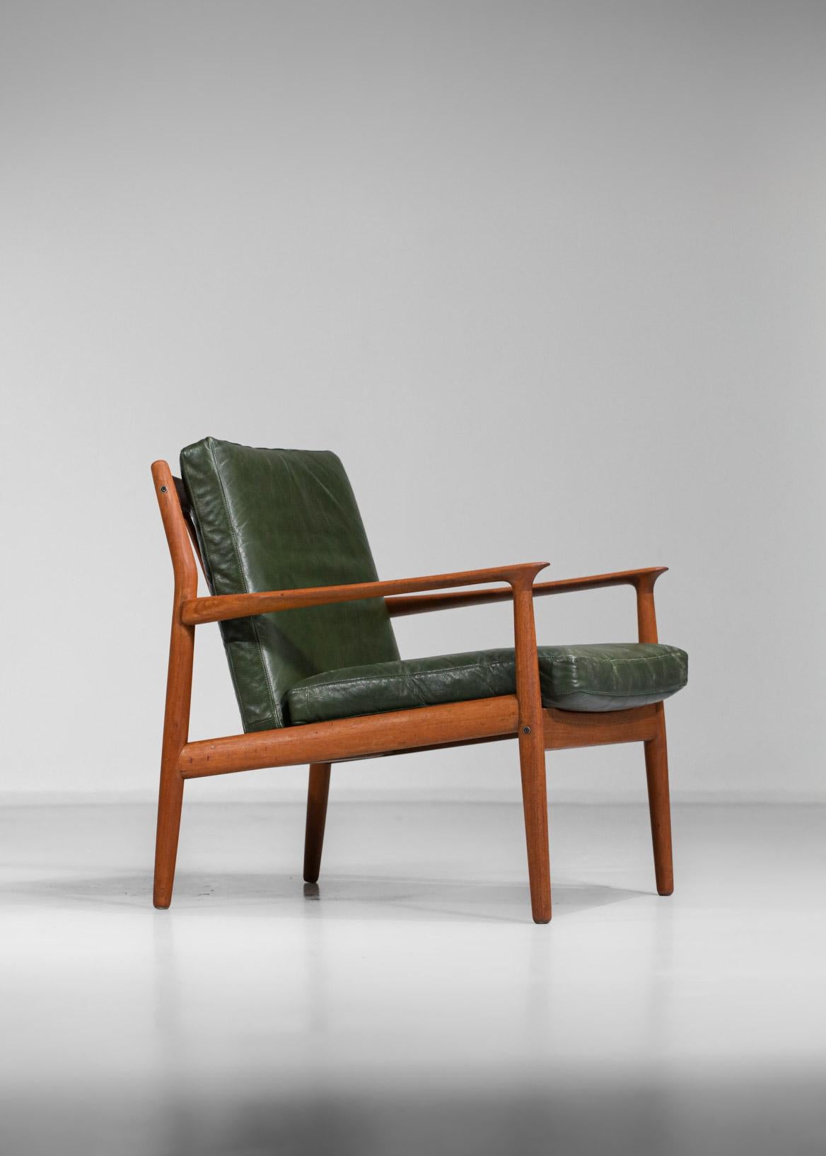 Mid-Century Modern Pair of Armchairs by Danish Designer Eriksen Svend Age Scandinavian Design For Sale