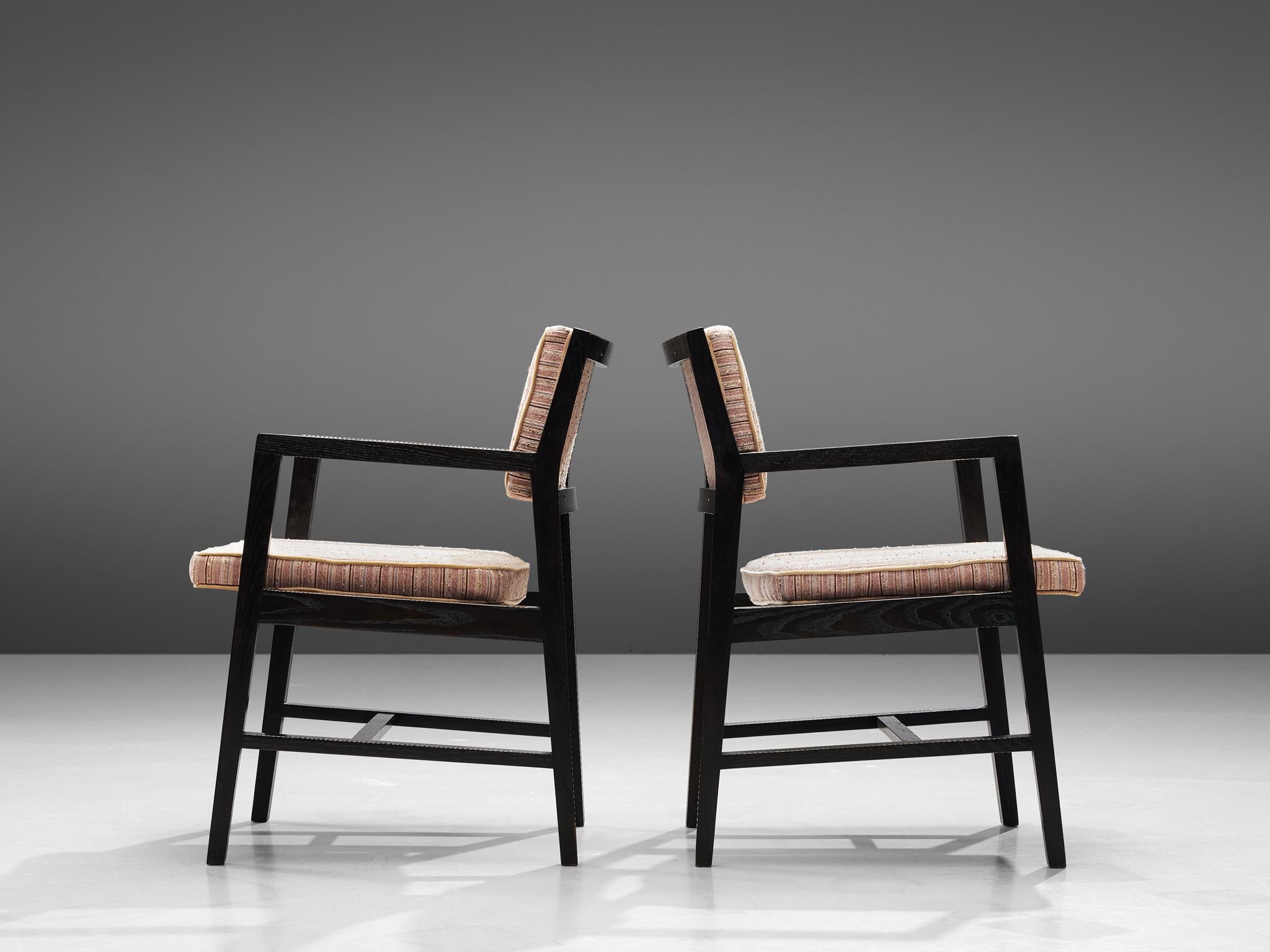 Edward Wormley para Dunbar Pareja de sillones en tapicería de rayas rosas mediados del siglo XX en venta