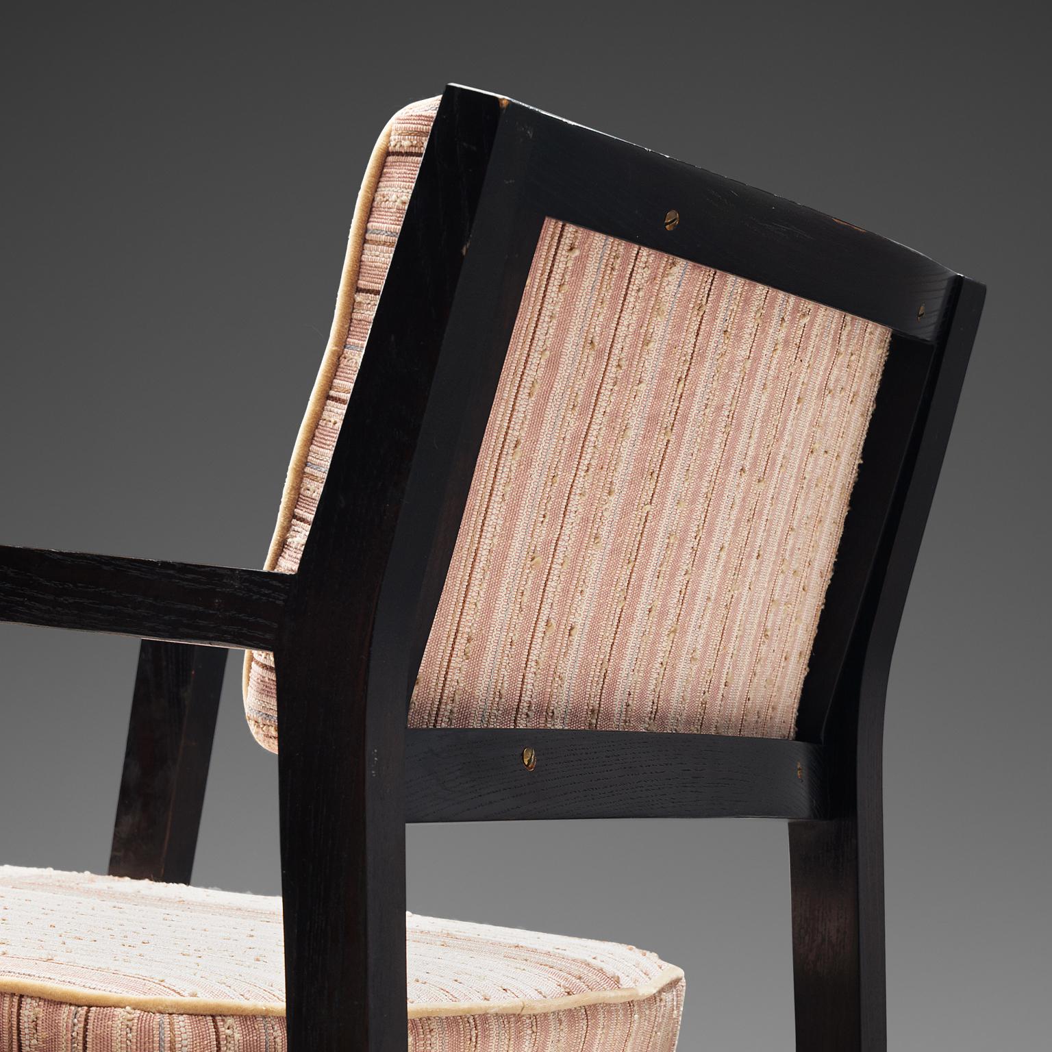 Tissu Edward Wormley pour Dunbar - Paire de fauteuils en tissu d'ameublement rayé rose en vente
