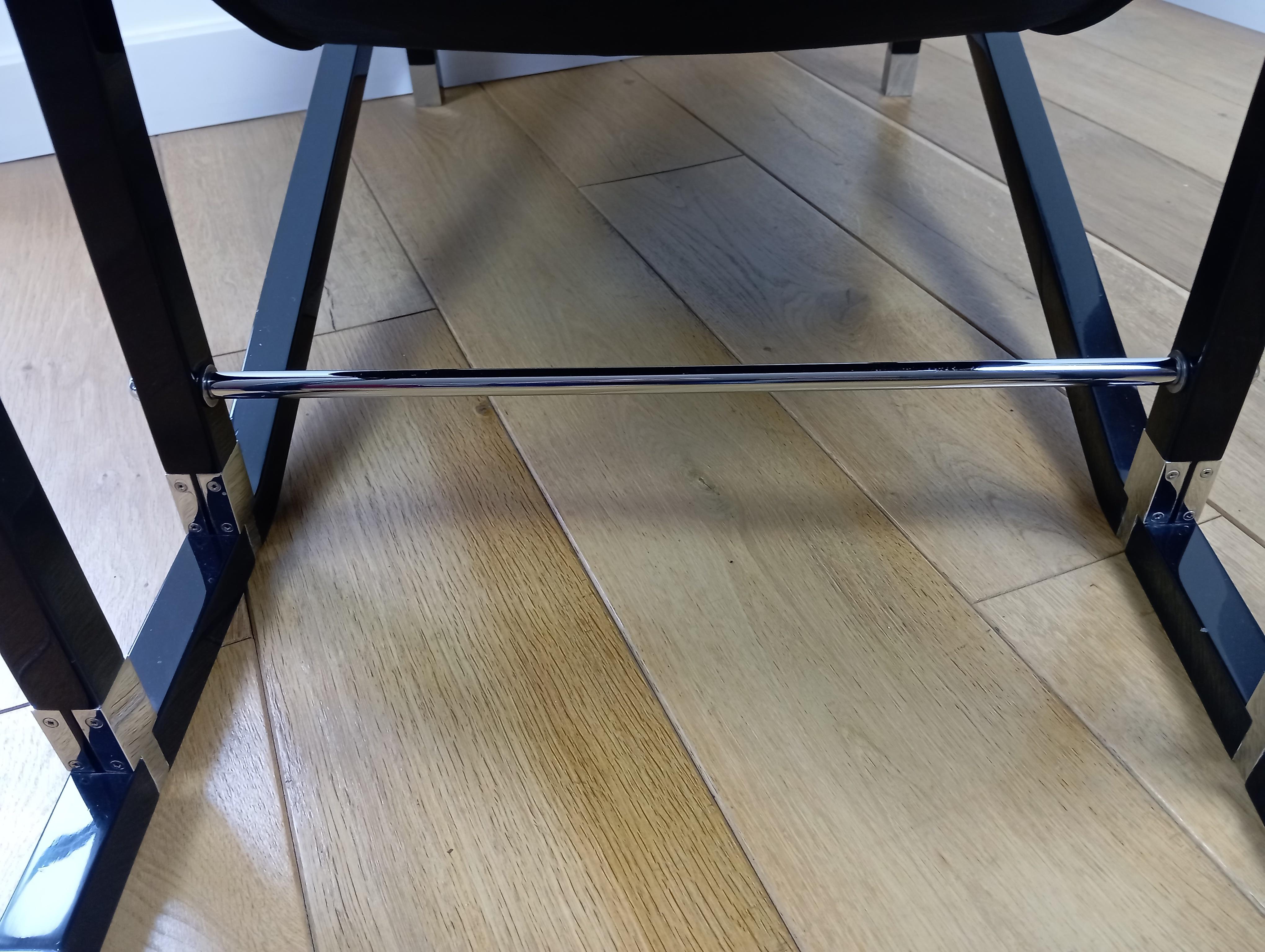 Français Paire de fauteuils par Eileen Gray Edition Ecart international en vente