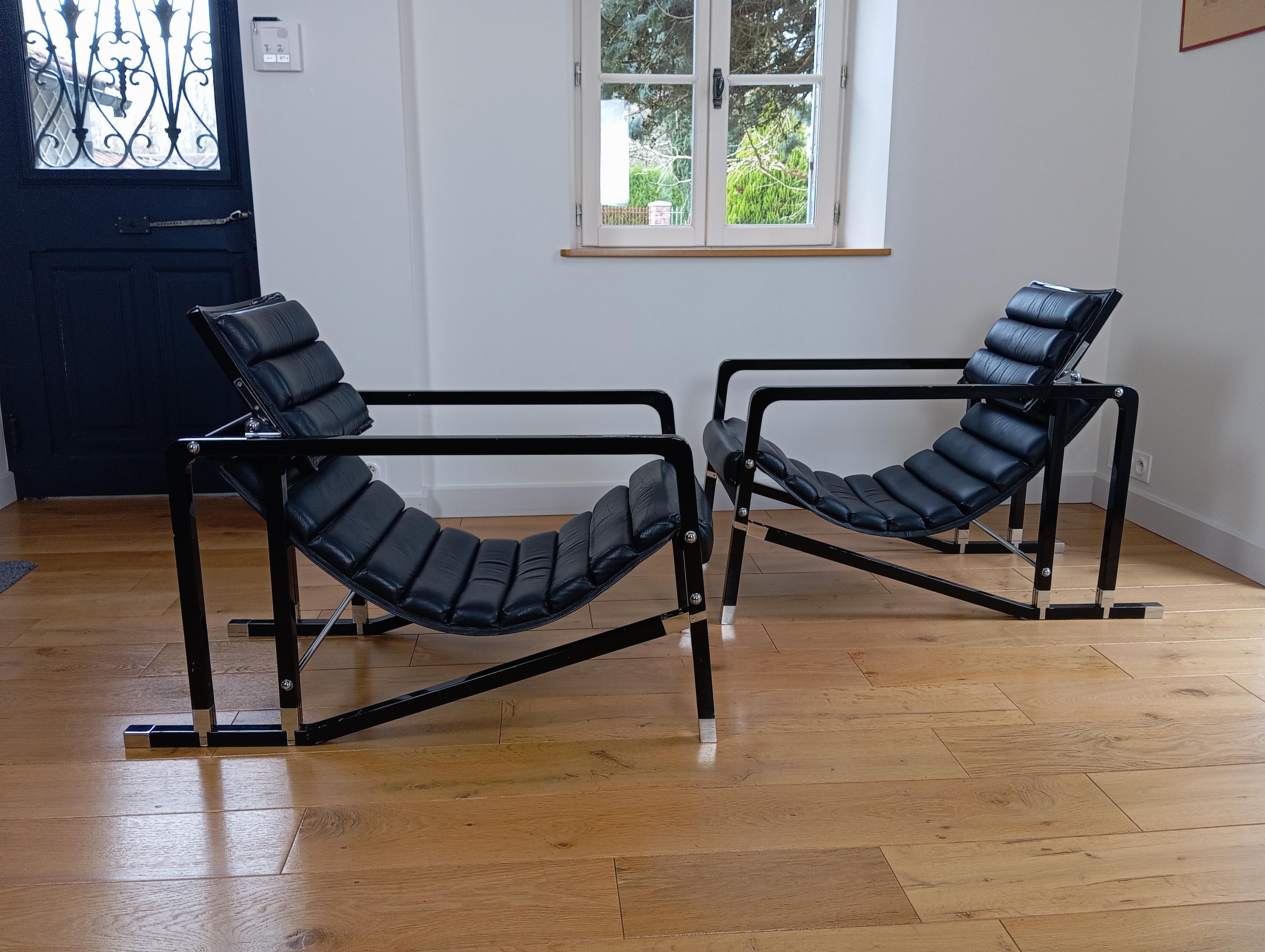 Paire de fauteuils par Eileen Gray Edition Ecart international en vente