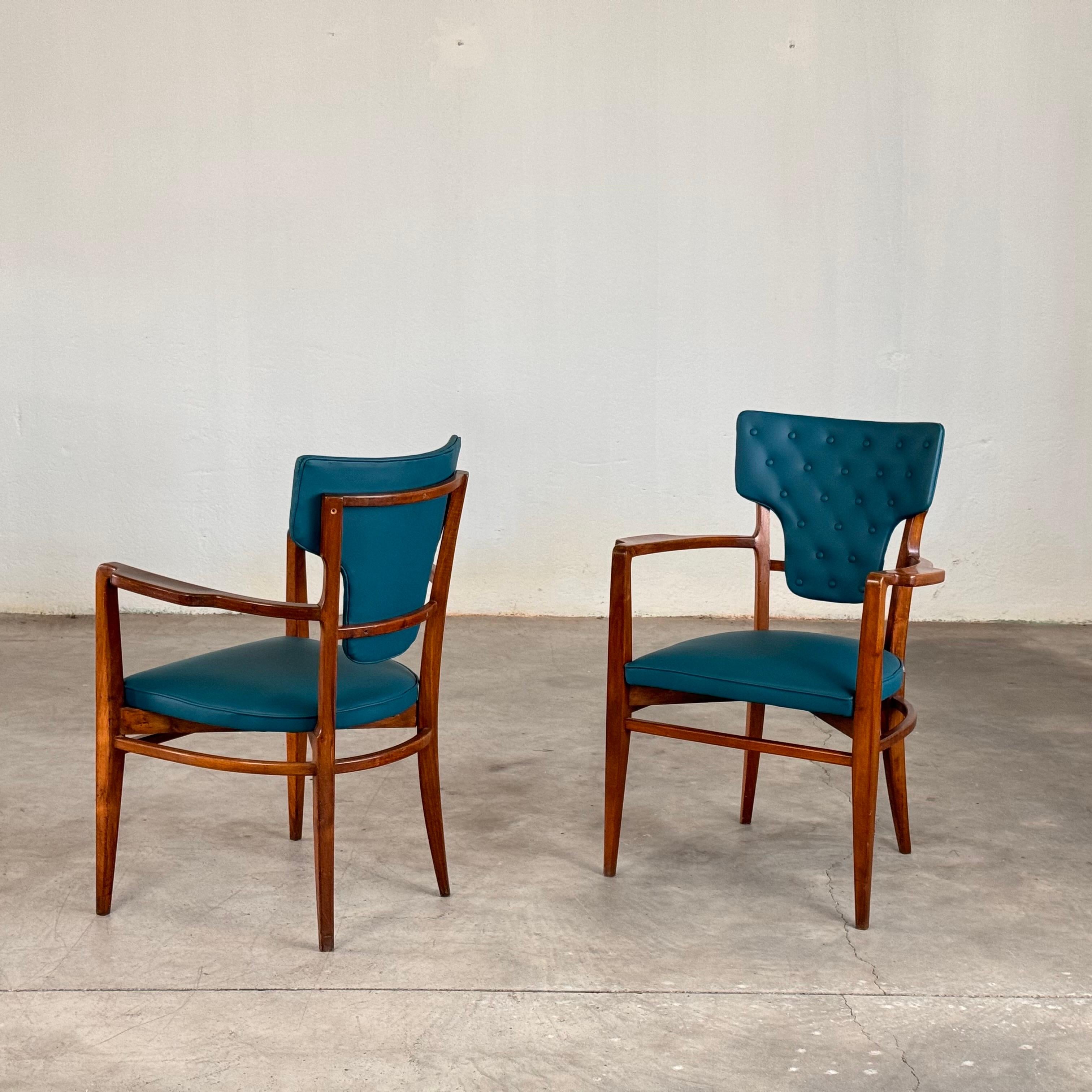 This exceptional pair of armchairs, designed by Gunnar Asplund for the Göteborg Law Courts (1934-37), exemplifies his masterful approach to functional elegance. Asplund, renowned for his design of the Law Courts as an annex to the Göteborg City