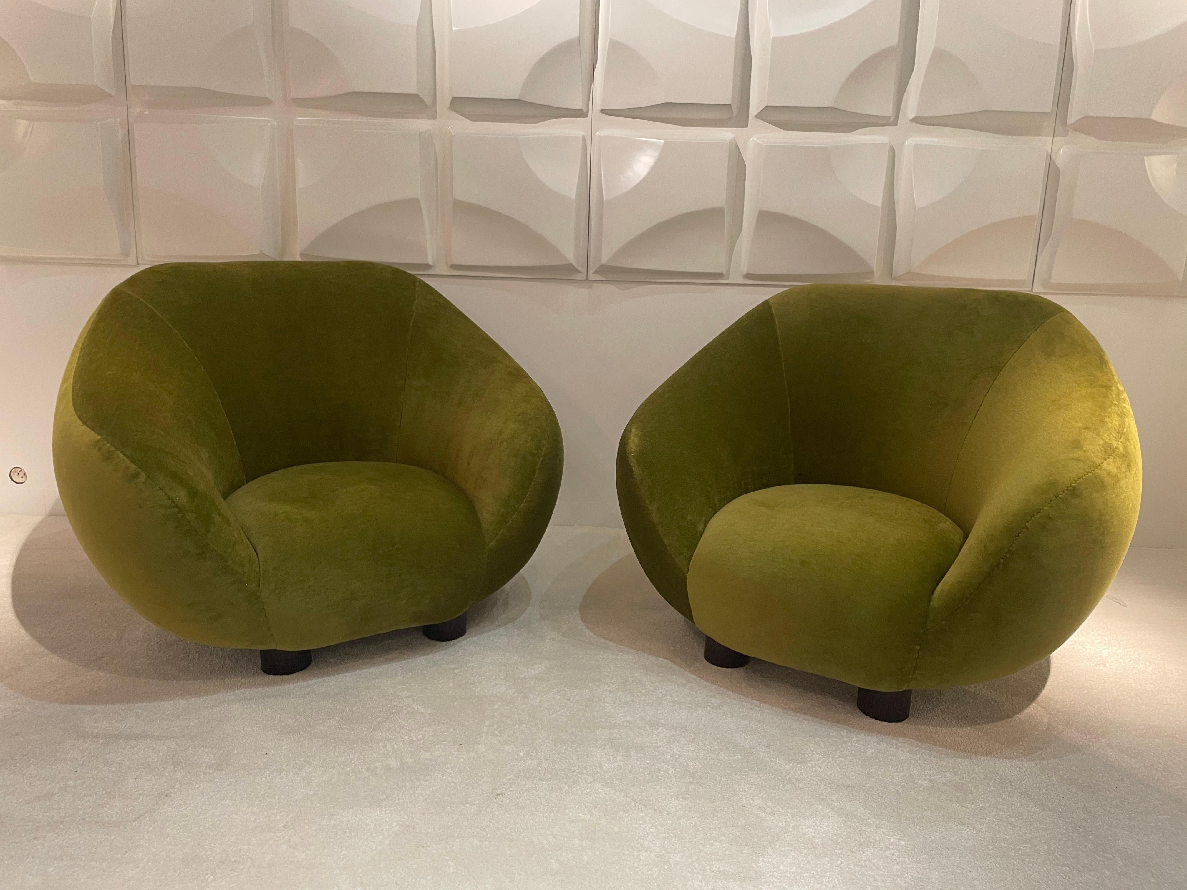 Pair of armchairs by Frederico Munari from 1970
In velvet.