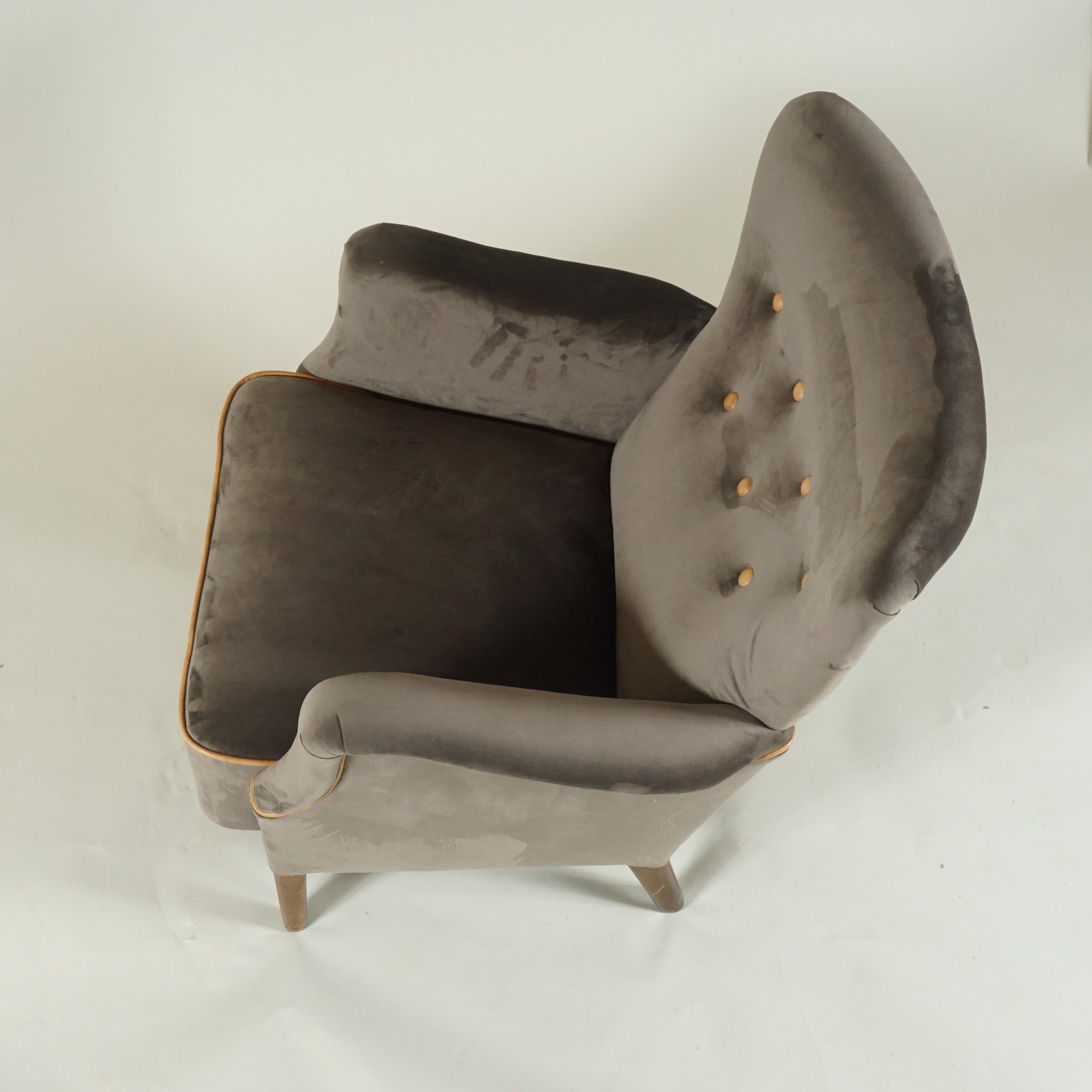 Pair of Armchairs by Fritz Hansen In Good Condition In Hudson, NY