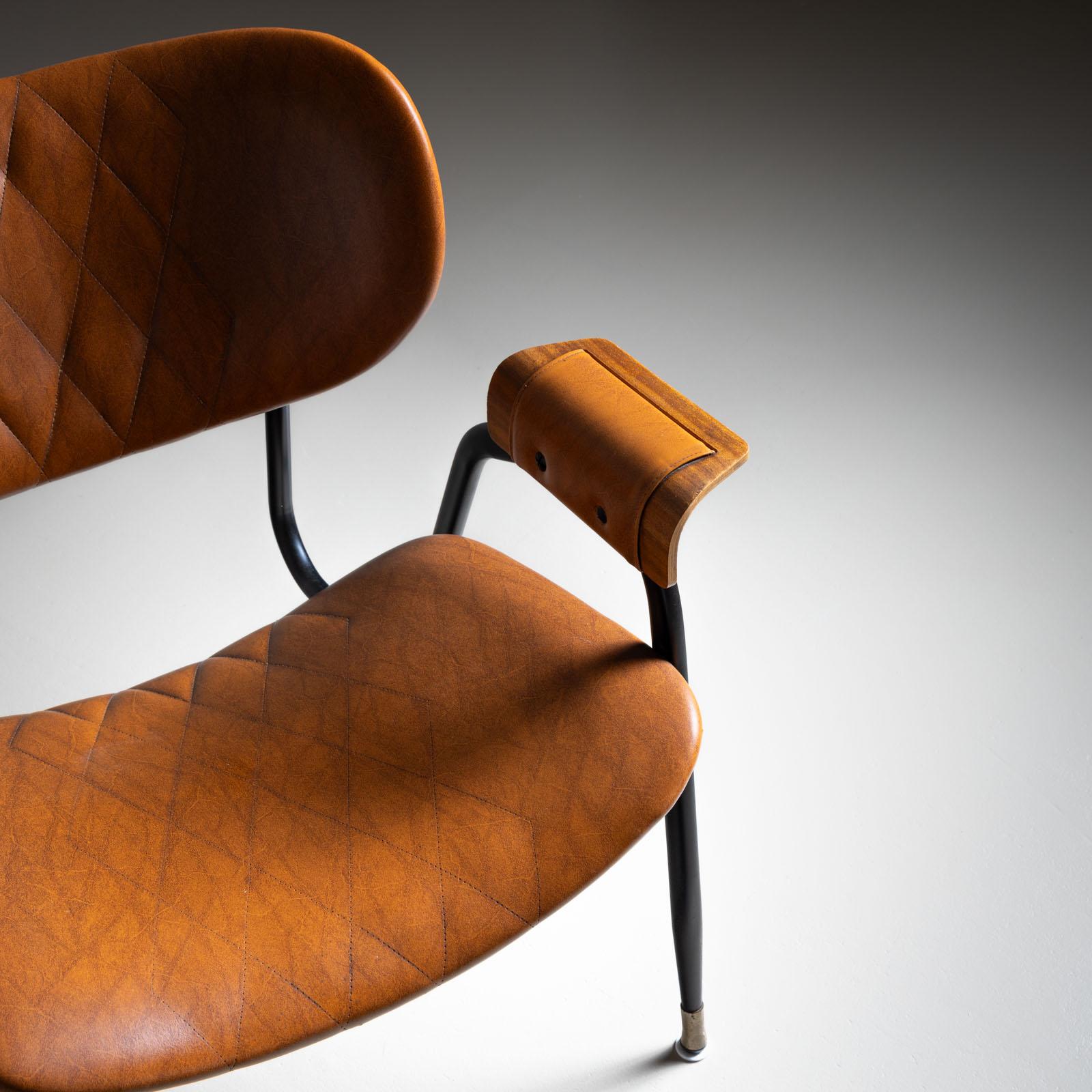 Imitation cuir Paire de fauteuils par Gastone Rinaldi pour Rima, Italie années 1950 en vente