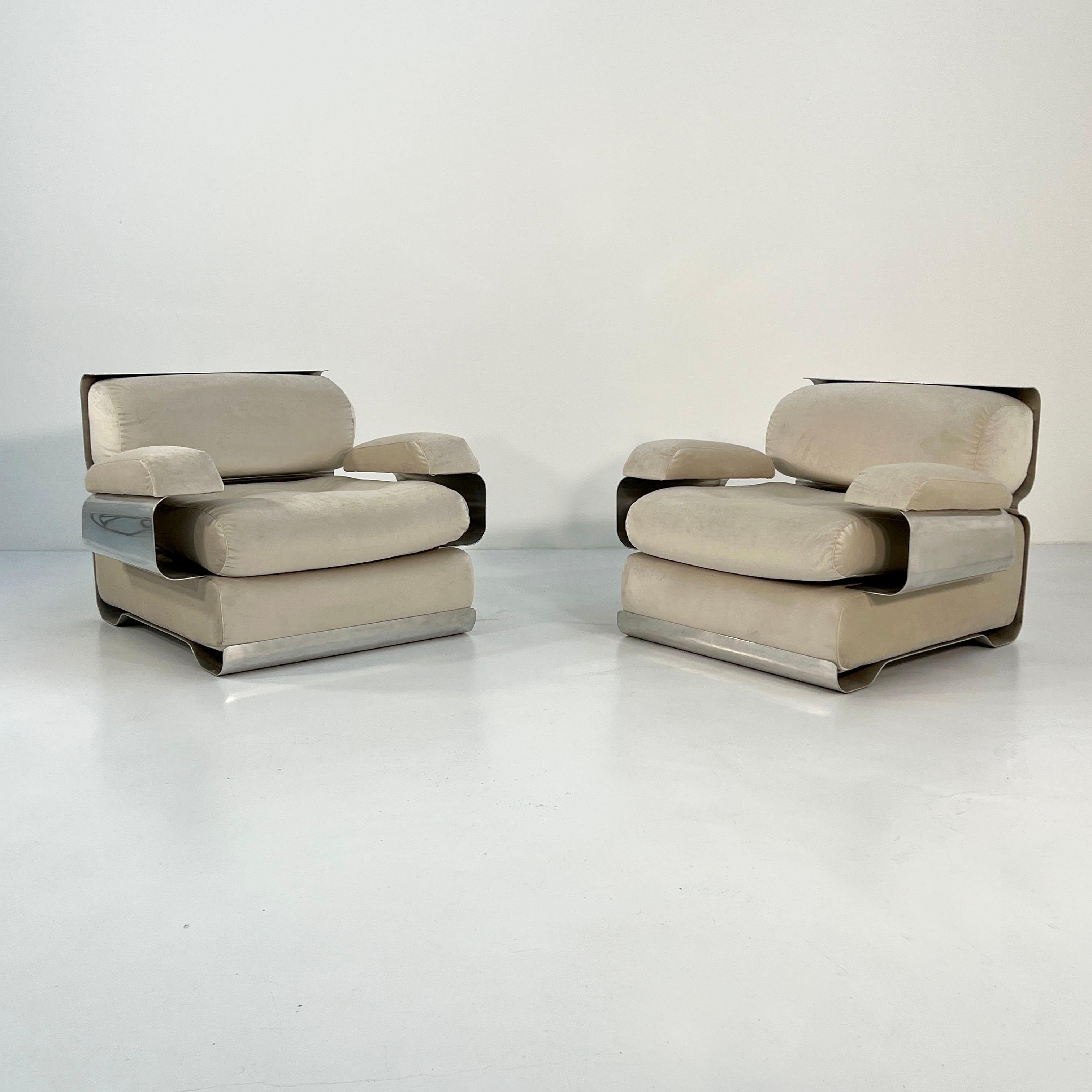 Designer - Gian Pietro Arosio
Producer - D.A.S
Design Period - Seventies
Measurements - Width 88 cm x Depth 81 cm x Height 67 cm x Seat Height 40 cm
Materials - Fabric, Metal
Color - Sand, Silver 
Light wear consistent with age and use. Some scuffs