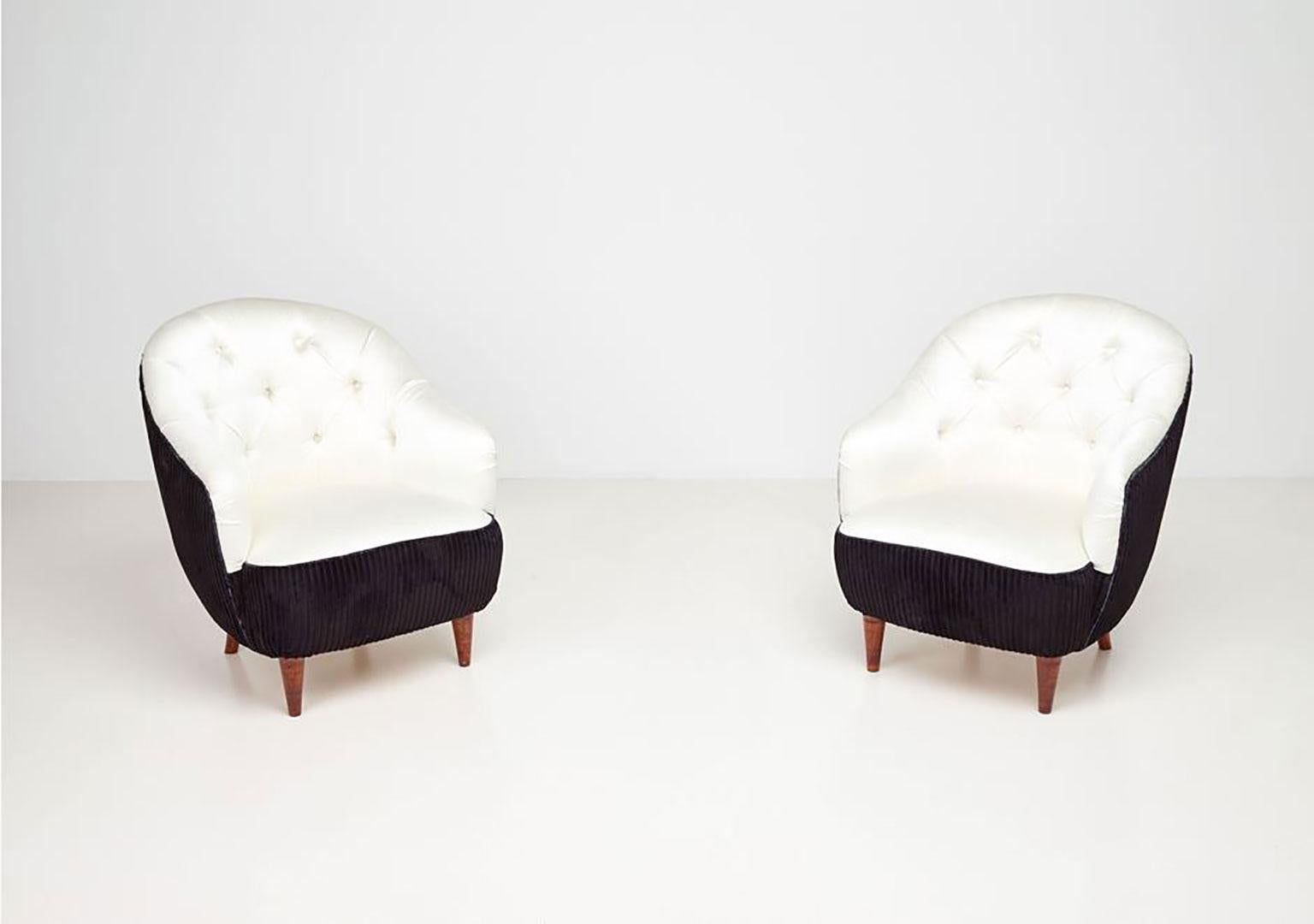 Pair of armchairs designed by Gio Ponti, presented at 6th Triennale di Milano in 1936, in a set-up designed by Ponti. The two armchairs have been re-upholstered preserving the original proportions and design. The materials used are wood, velvet