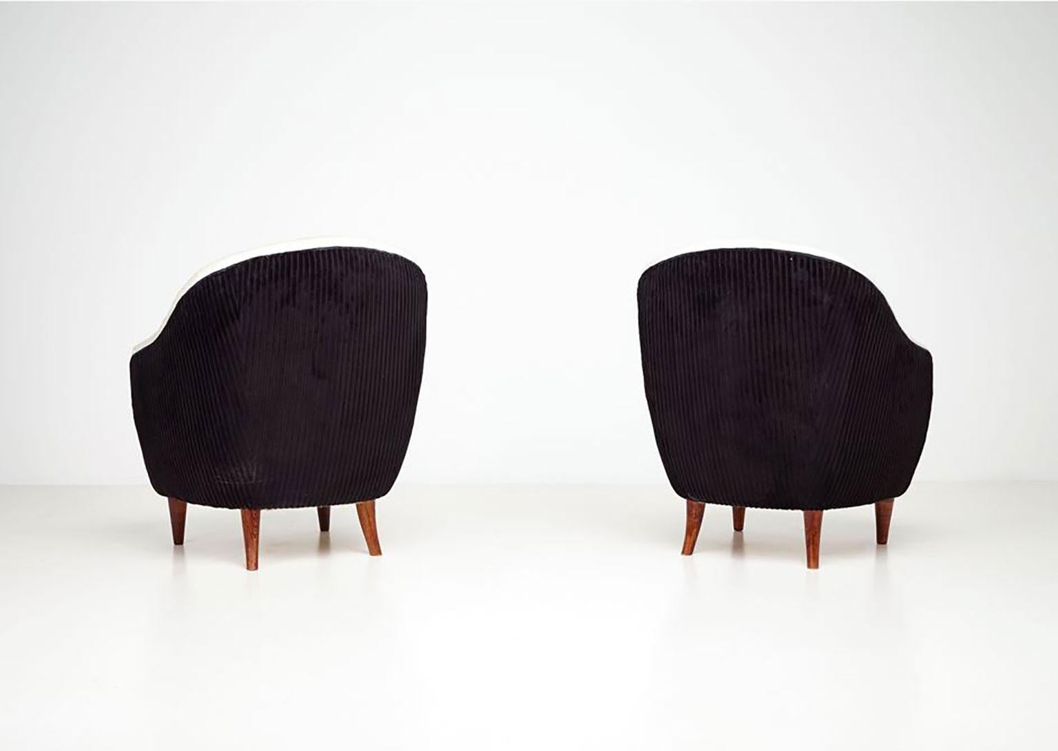 Mid-Century Modern Pair of Armchairs by Gio Ponti