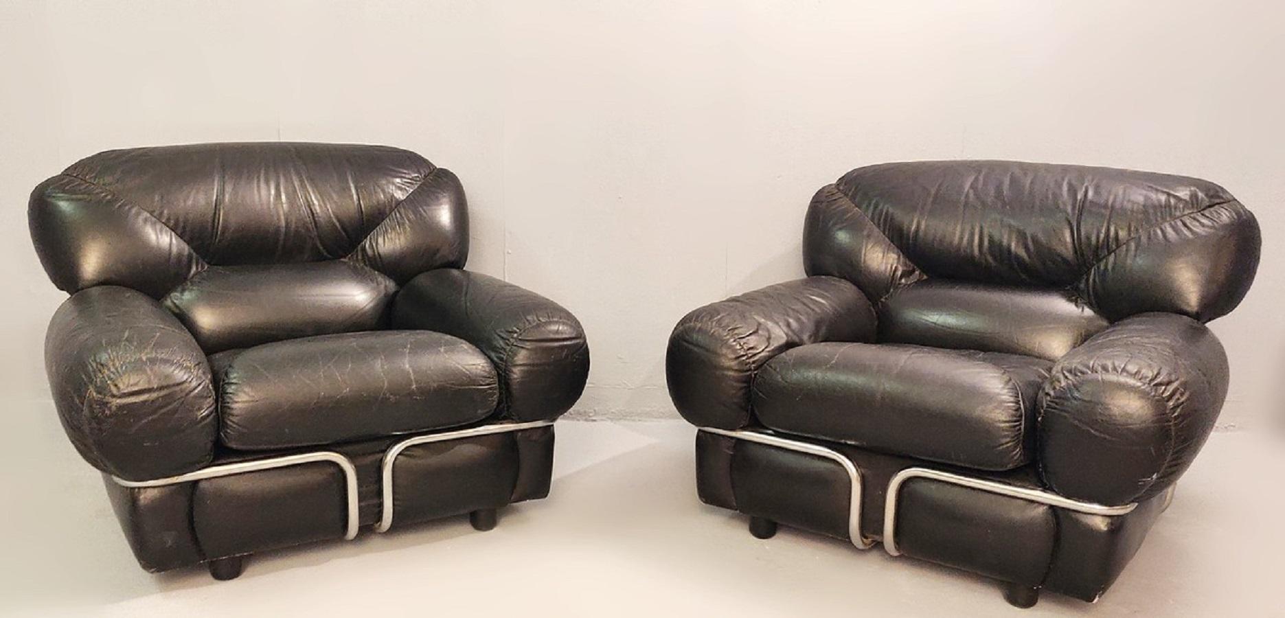 Pair of armchairs by Giuseppe Munari for Poltrona Munari, 1960s.