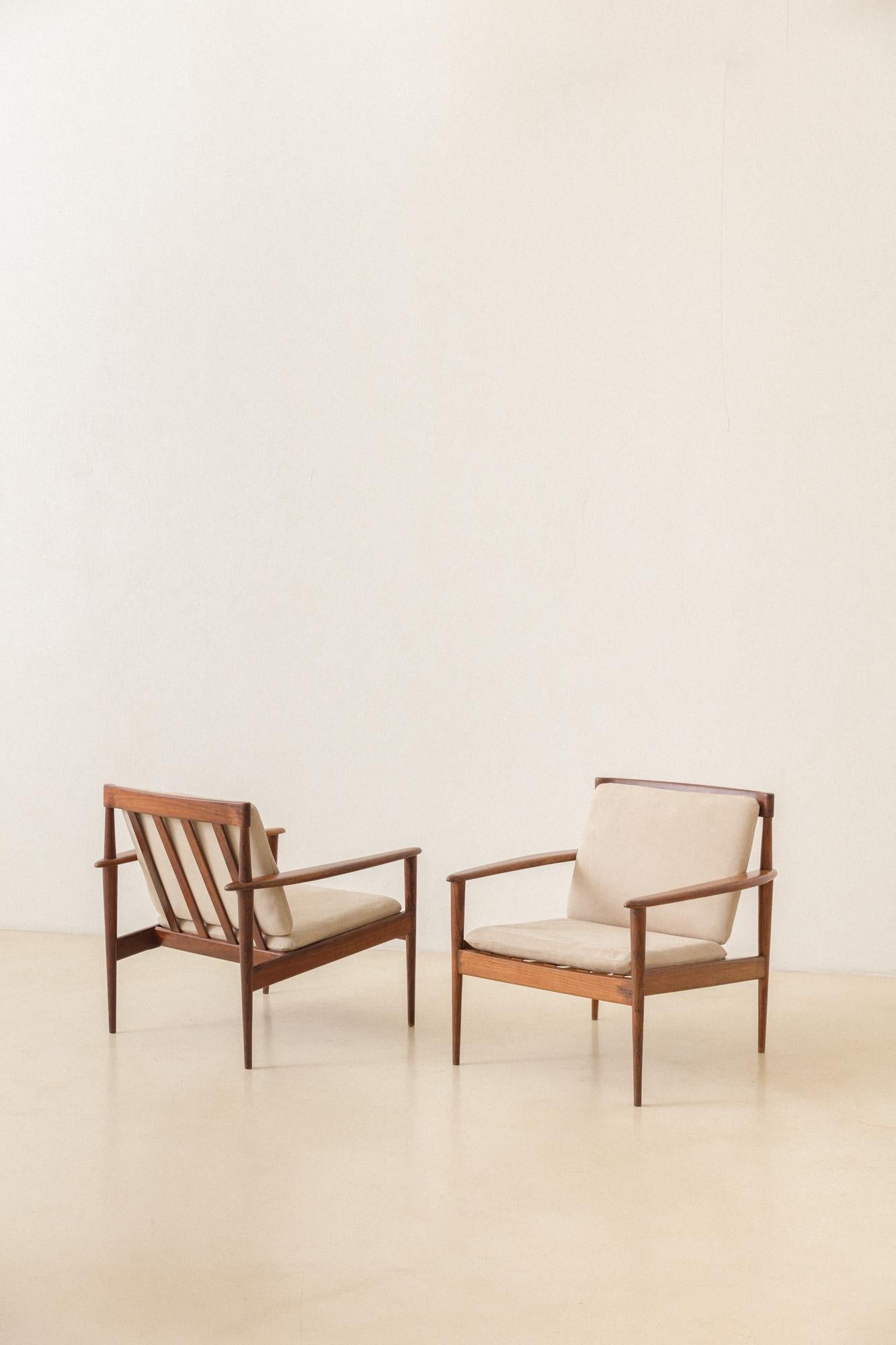 Pair of Armchairs by Grete Jalk/Rino Levi, c. 1951, Brazilian Midcentury Design In Good Condition For Sale In New York, NY