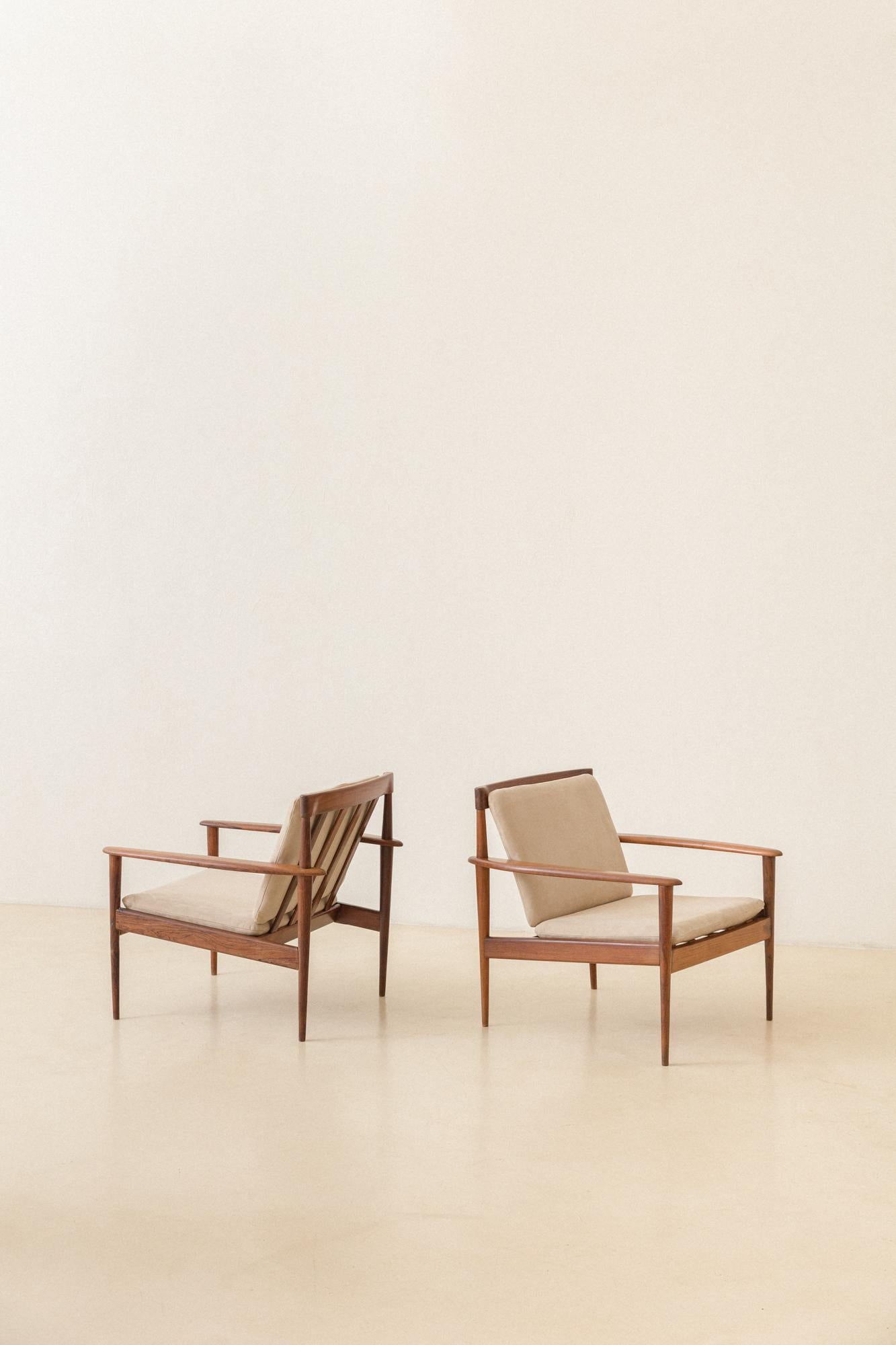 Wool Pair of Armchairs by Grete Jalk/Rino Levi, c. 1951, Brazilian Midcentury Design For Sale
