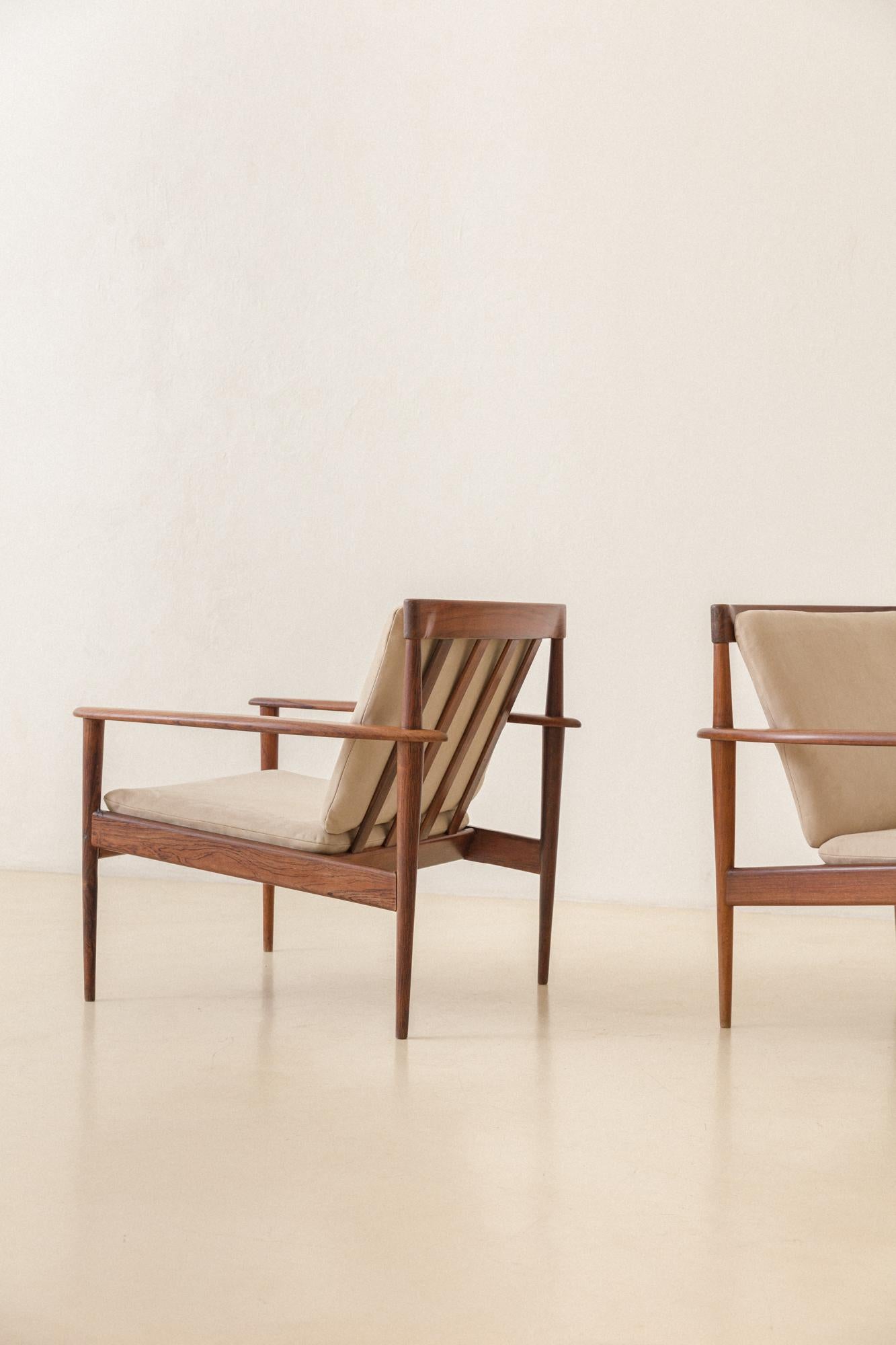 Pair of Armchairs by Grete Jalk/Rino Levi, c. 1951, Brazilian Midcentury Design For Sale 1