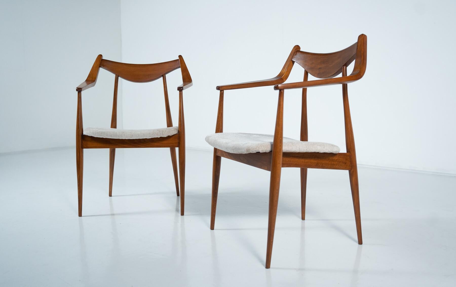 Ungherese Coppia di poltrone di Heczendorfer László, Ungheria, 1960 in vendita