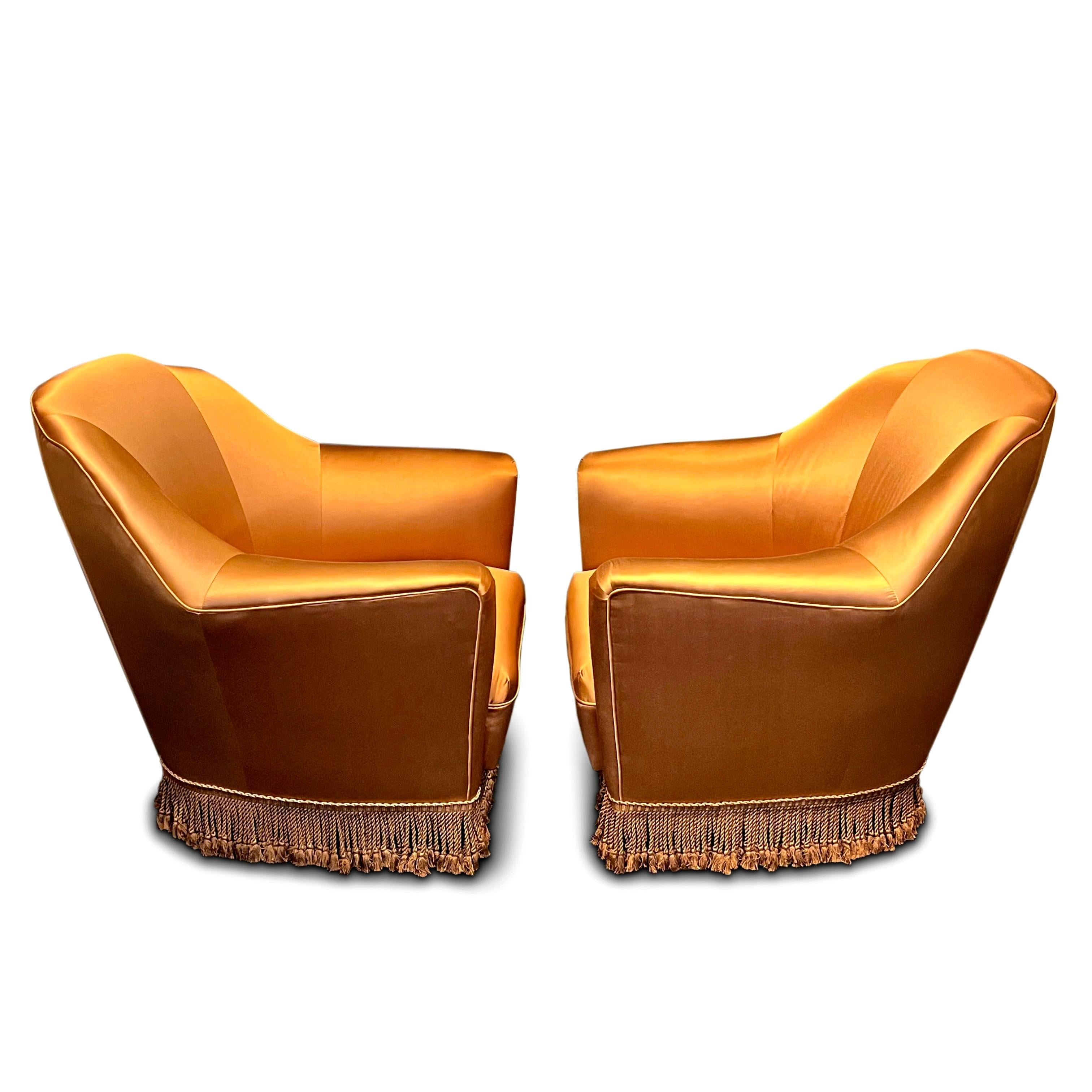 Paire de fauteuils italiens Ico Parisi des années 1940, conçus pour Ariberto Colombo, revêtus d'un nouveau tissu orange brûlé assorti aux franges d'origine.