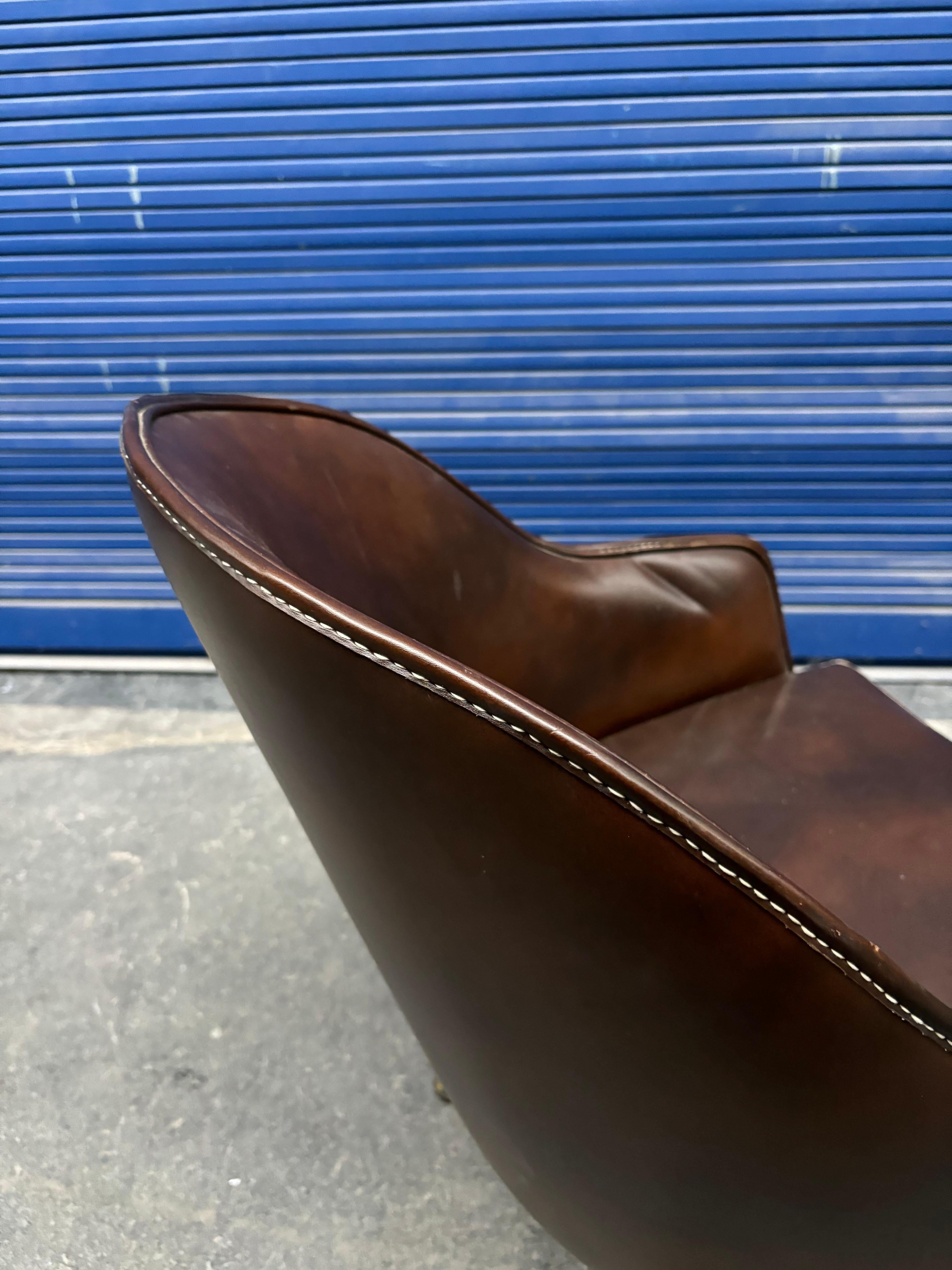 Paire de fauteuils de Jacques Adnet en vente 9