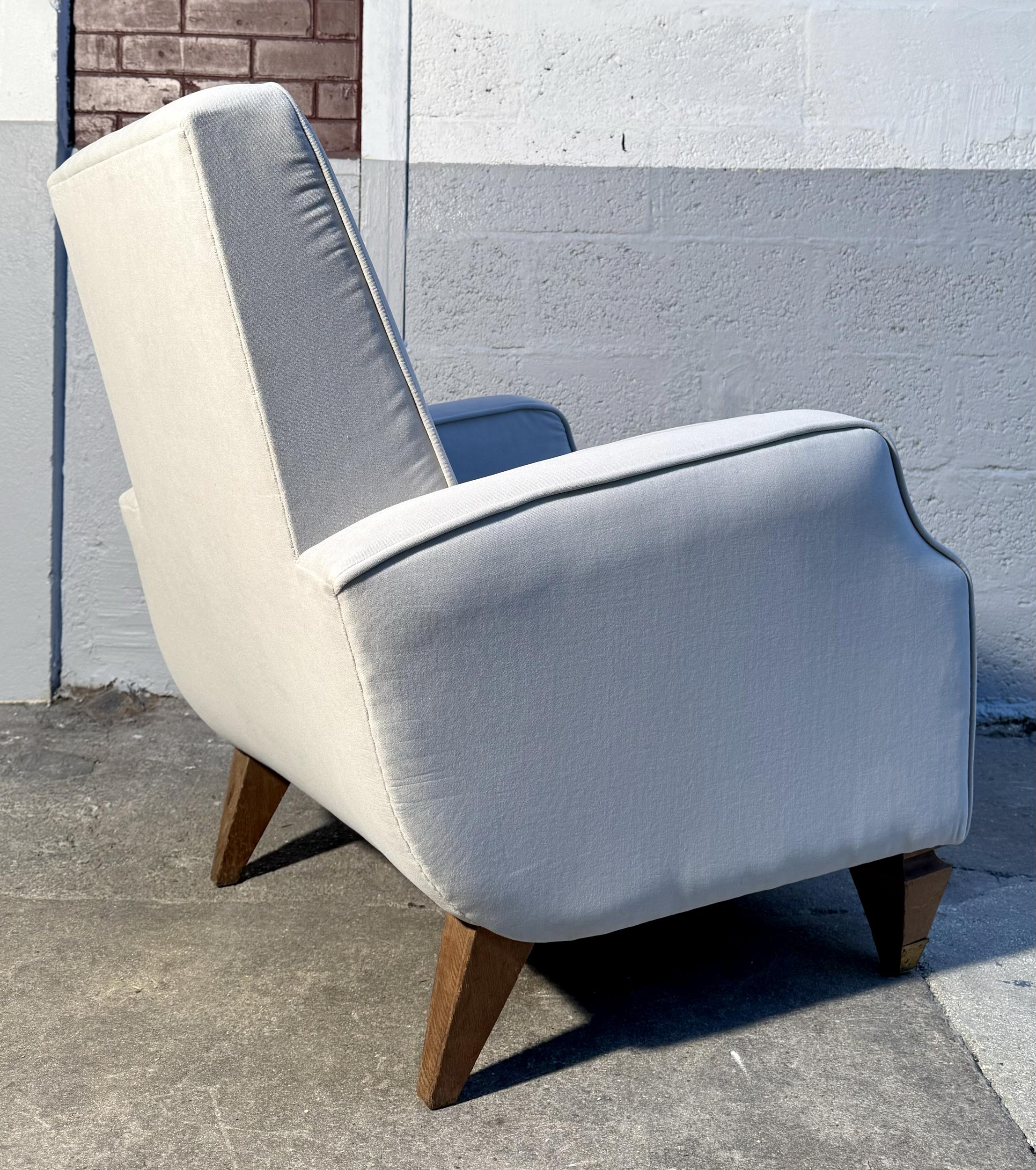 Metà XX secolo Coppia di poltrone, di Jacques Quinet (1918-1992), Francia, circa 1955 in vendita