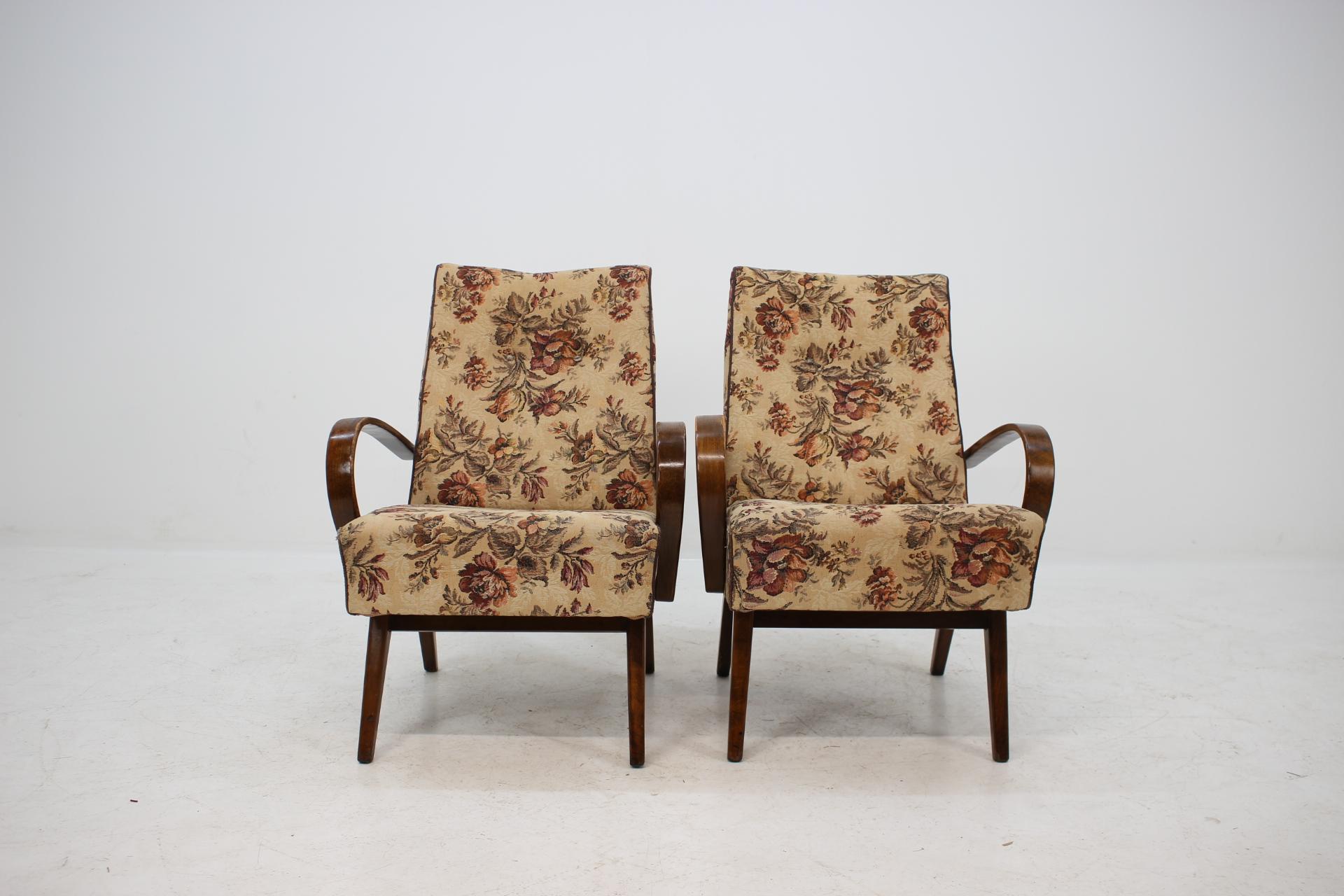 - Made in Czechoslovakia
- Made of beechwood, fabric
- Good, original condition
- Preserved original upholstery.