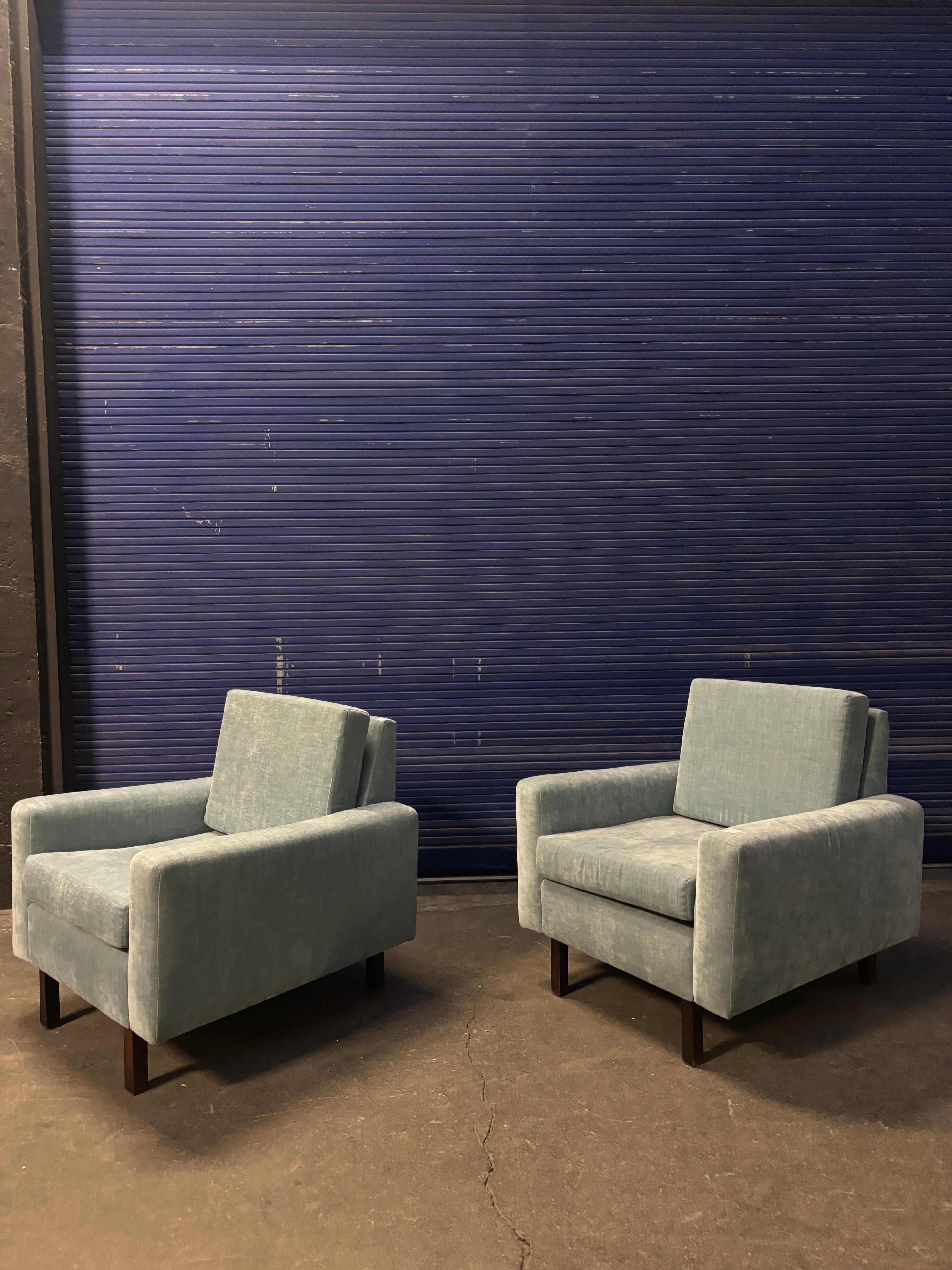 Un bel paio di scarpe di Joaquim Tenreiro, rivestite di velluto blu 