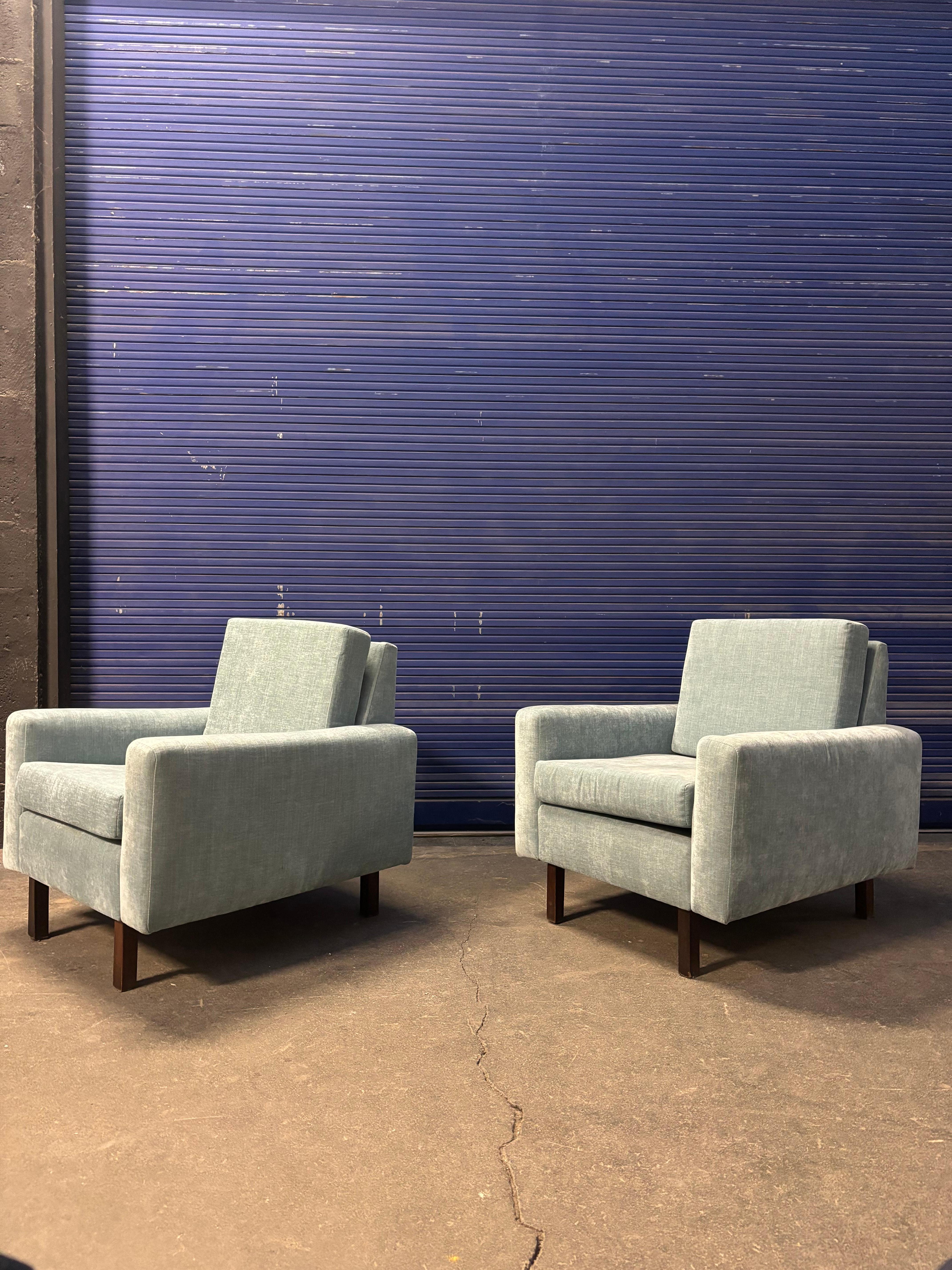 Mid-Century moderno Coppia di poltrone di Joaquim Tenreiro in vendita