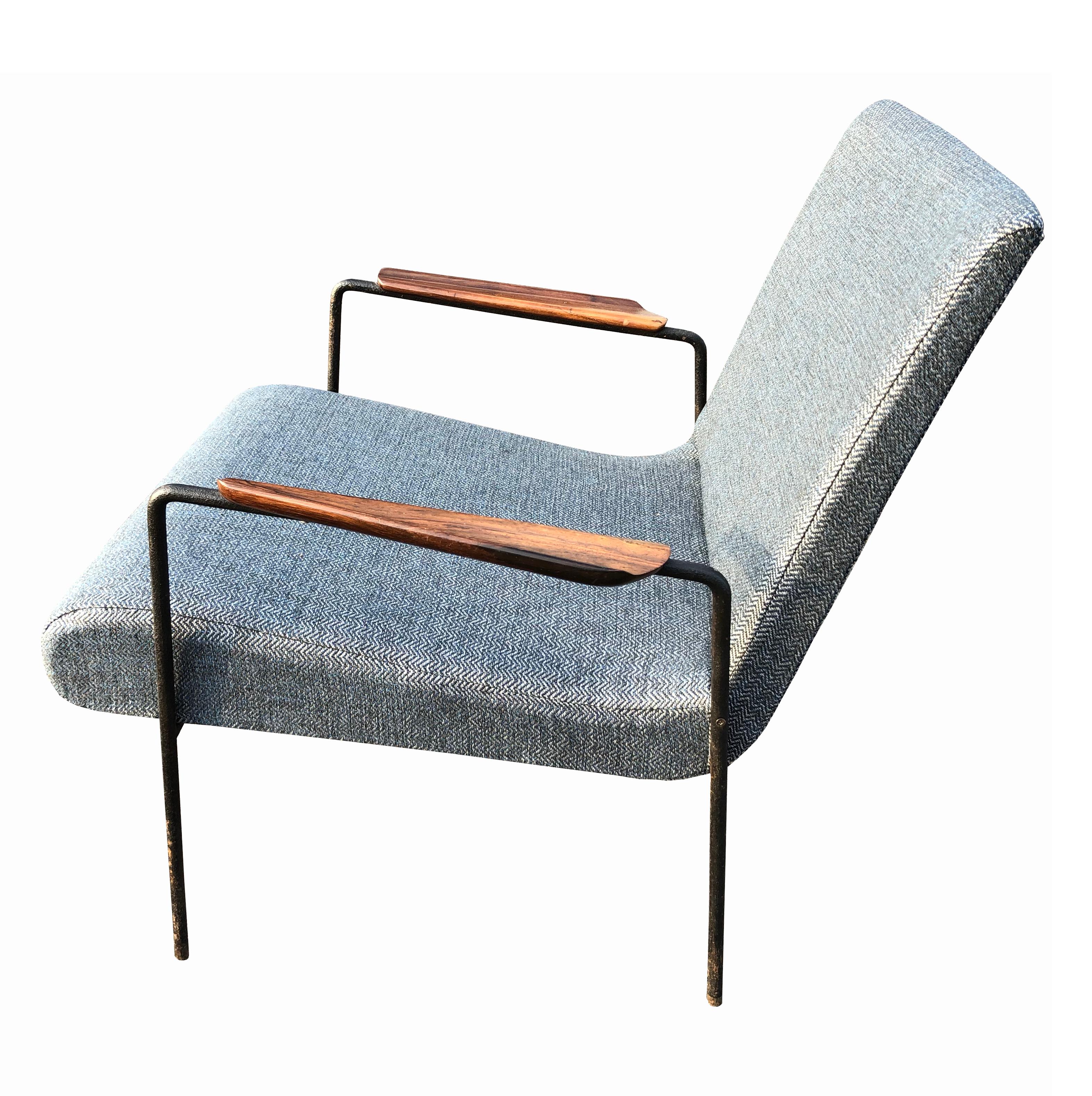 Mid-Century Modern Paire de fauteuils en métal Leve de Joaquim Tenreiro en vente