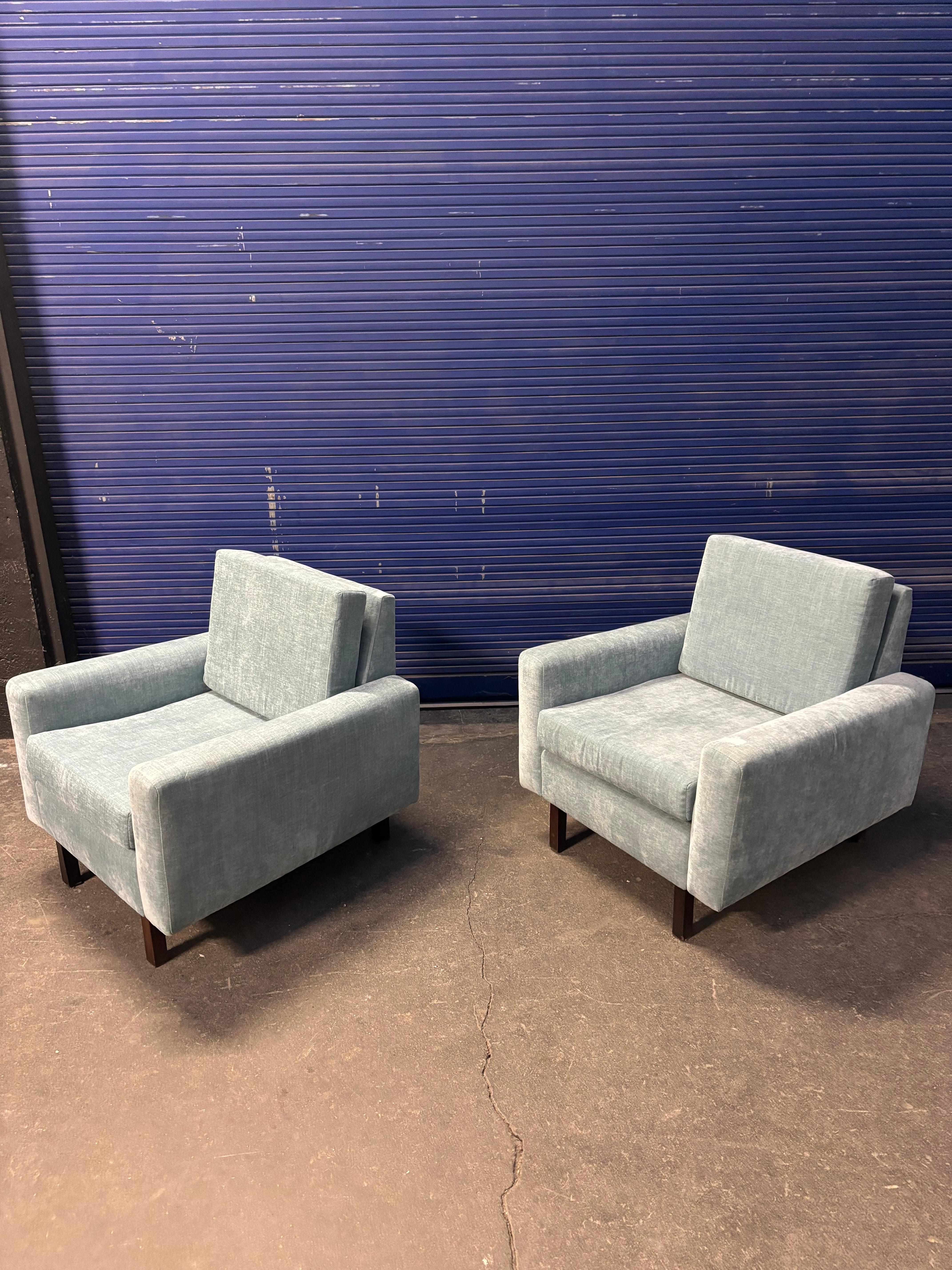 Brasiliano Coppia di poltrone di Joaquim Tenreiro in vendita