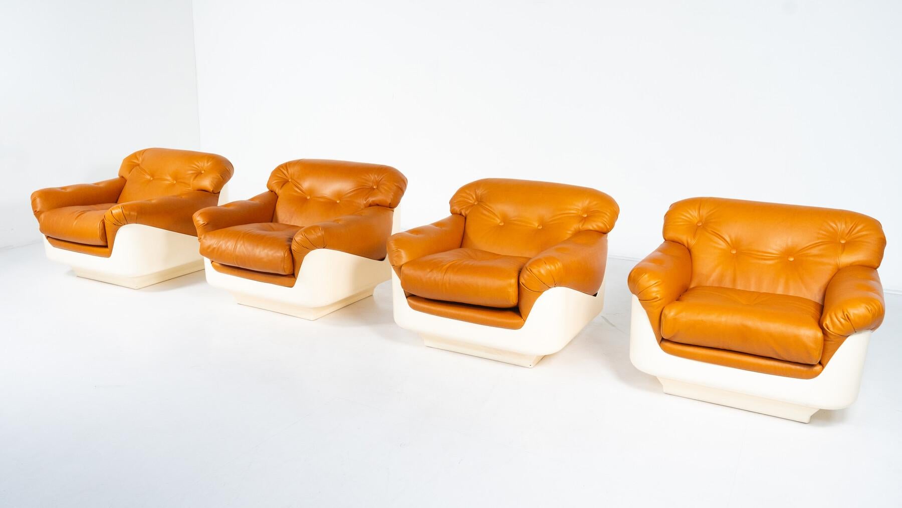 Paar Sessel von Jorge Zalszupin, Fiberglas und Leder, 2 Paare verfügbar (Brasilianisch) im Angebot