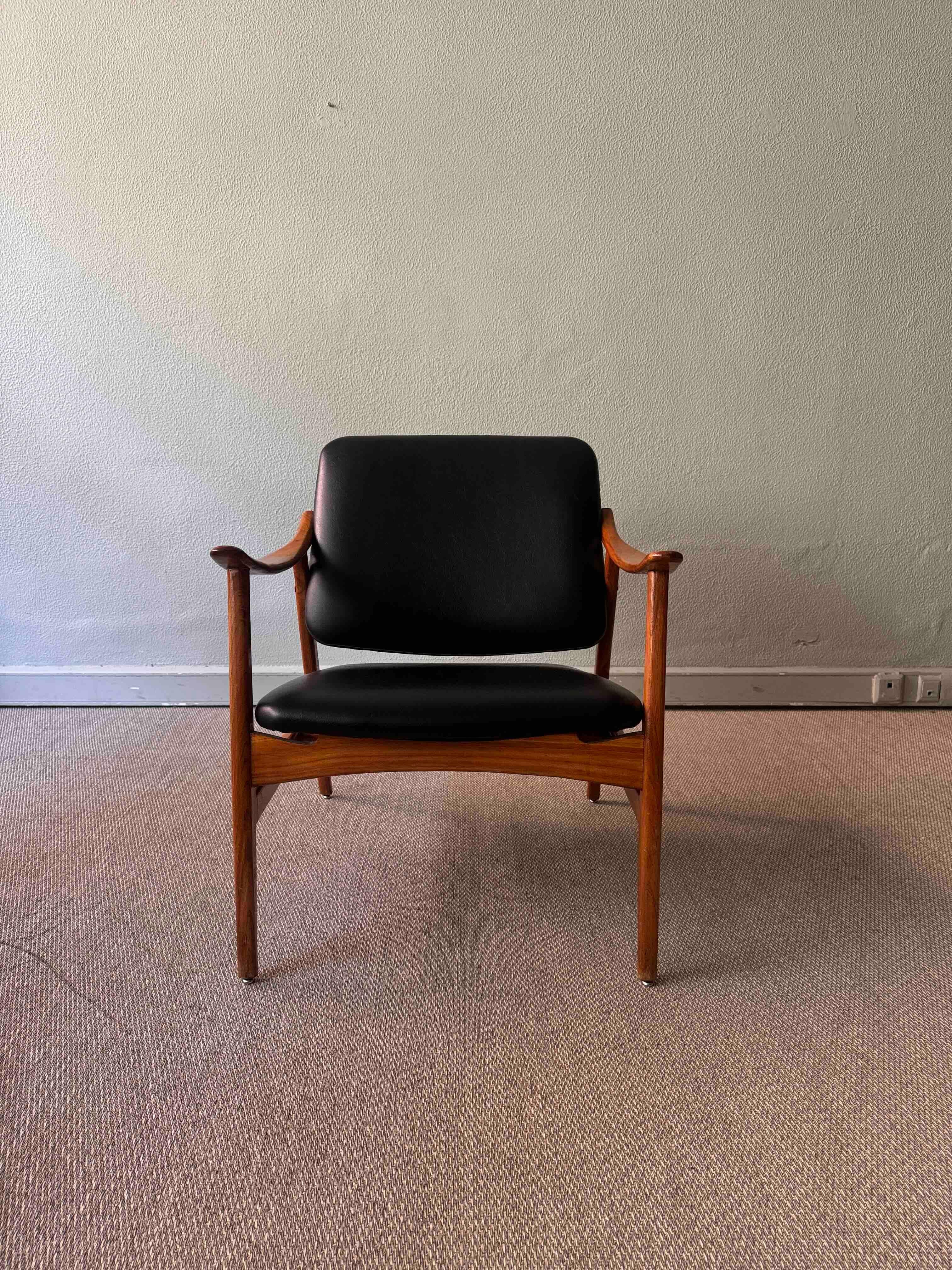 Pair of Armchairs by José Cruz de Carvalho for Altamira, Portugal 1960’s For Sale 5