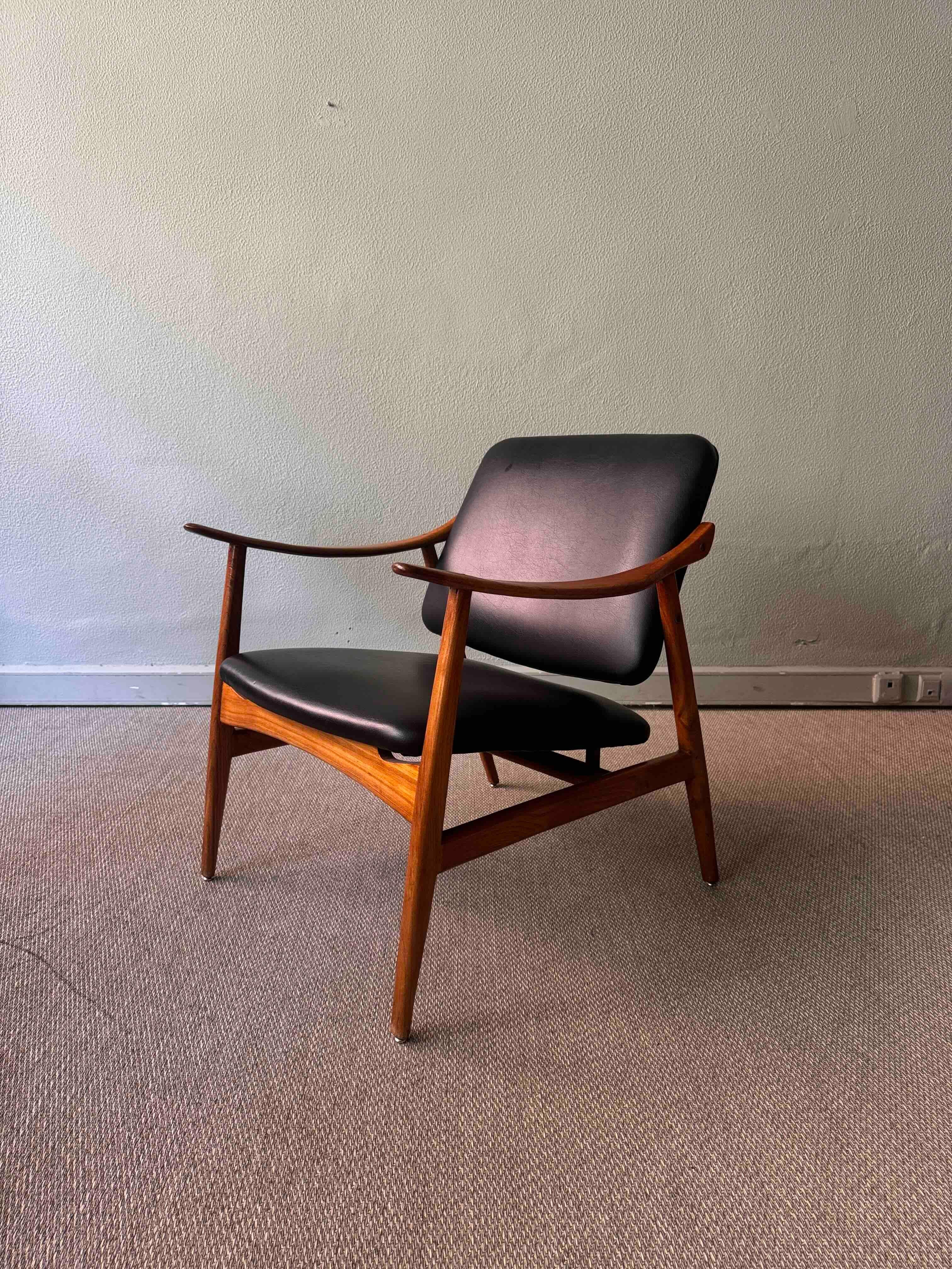 Pair of Armchairs by José Cruz de Carvalho for Altamira, Portugal 1960’s For Sale 6