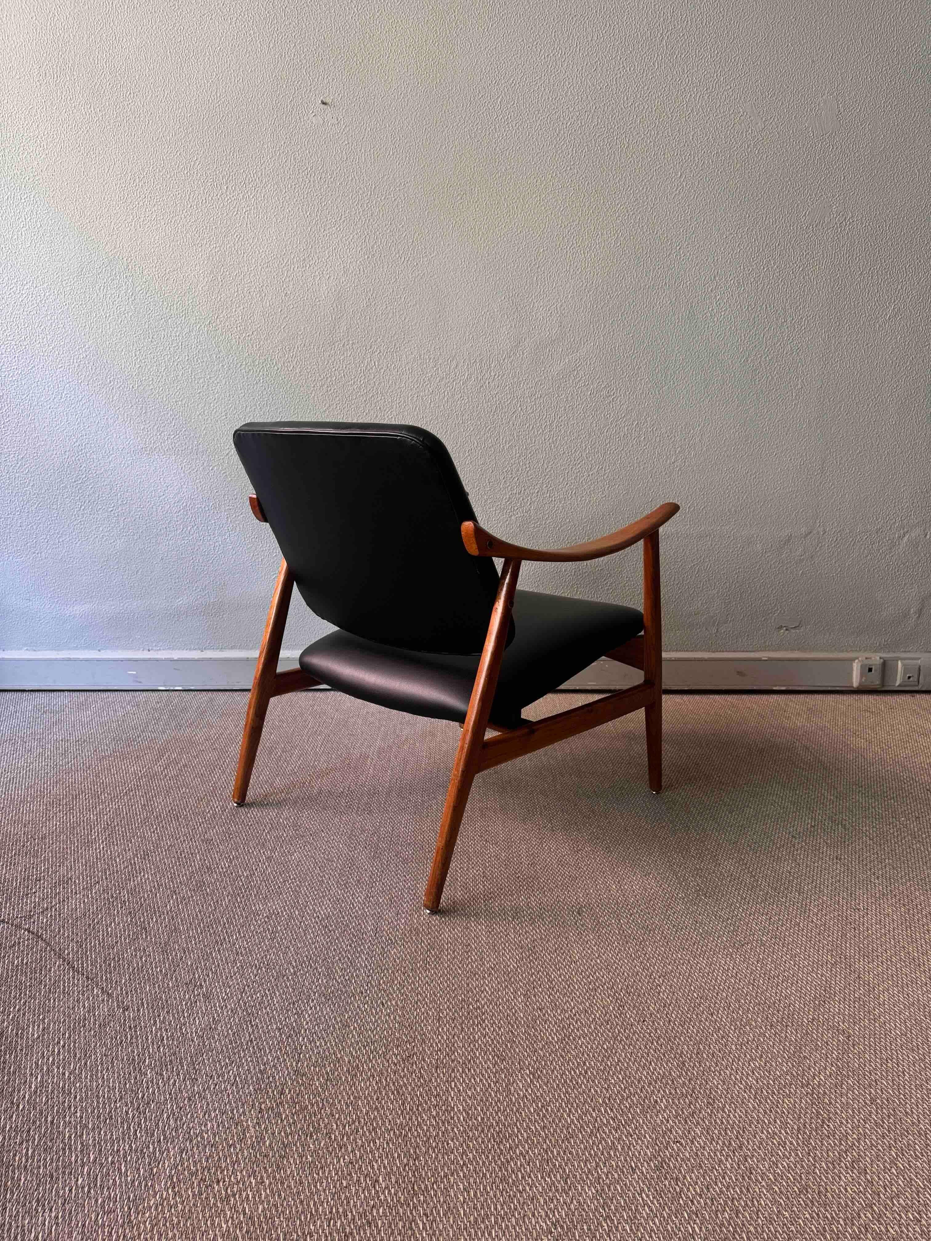 Pair of Armchairs by José Cruz de Carvalho for Altamira, Portugal 1960’s For Sale 7