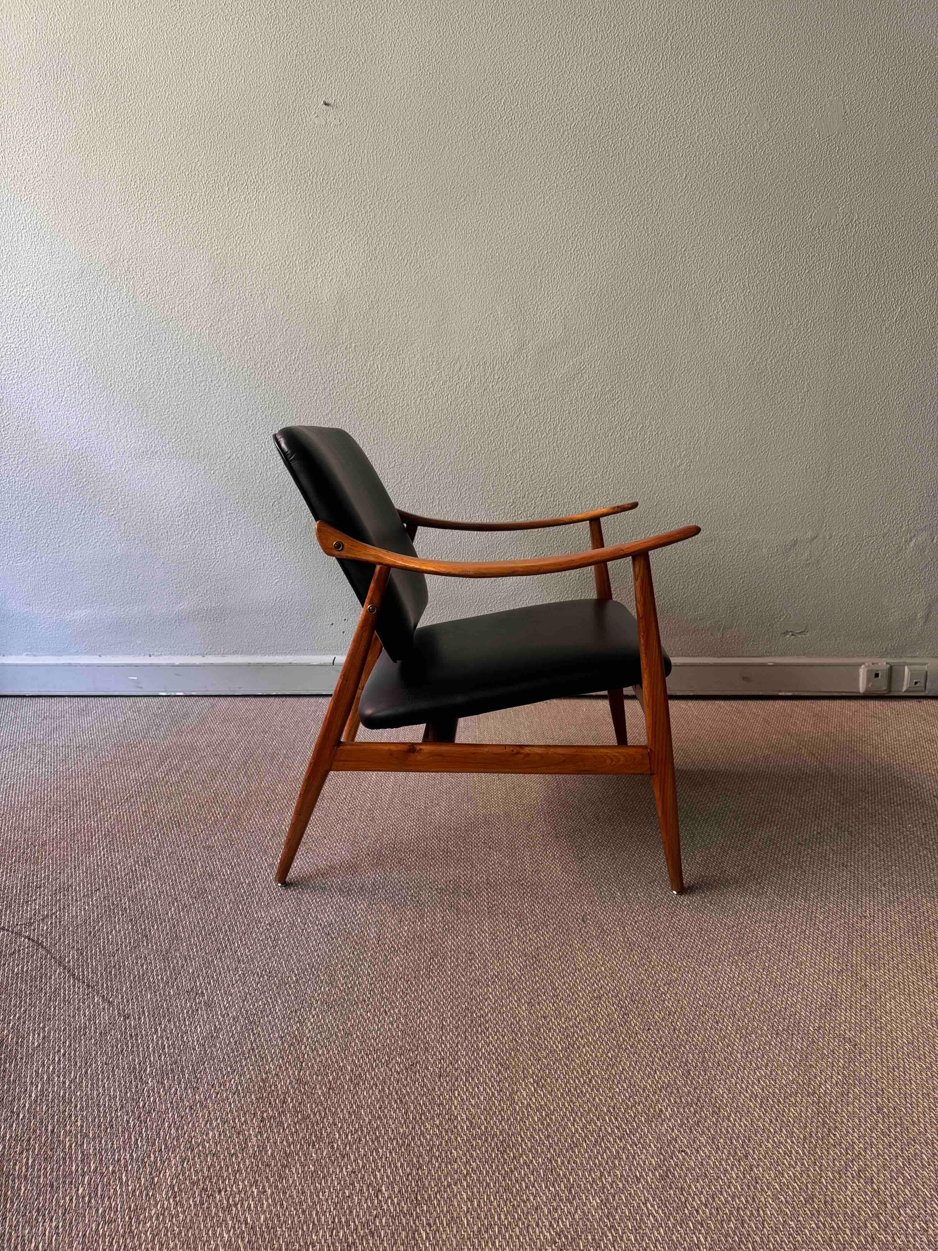 Pair of Armchairs by José Cruz de Carvalho for Altamira, Portugal 1960’s For Sale 8