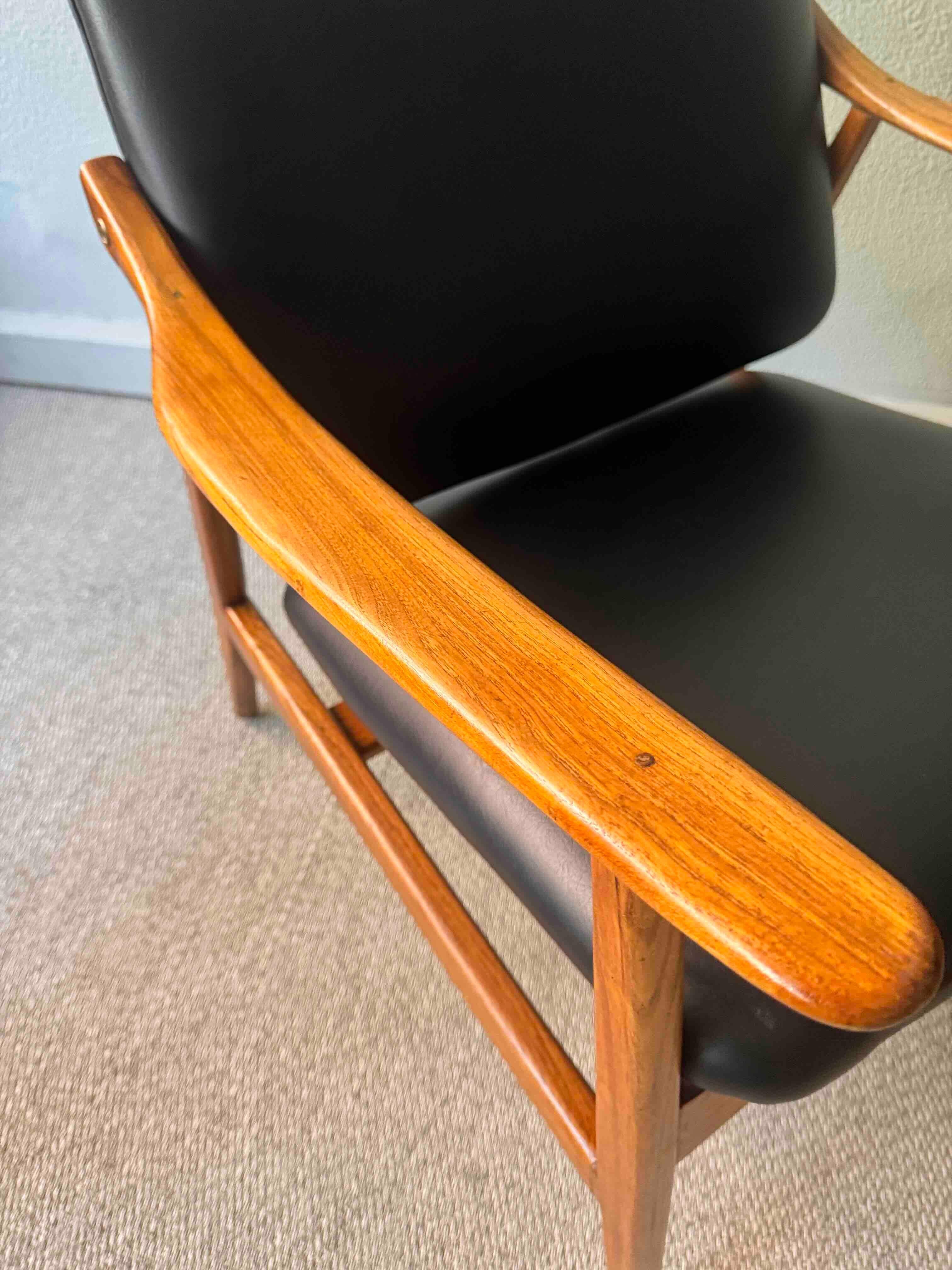 Pair of Armchairs by José Cruz de Carvalho for Altamira, Portugal 1960’s For Sale 10