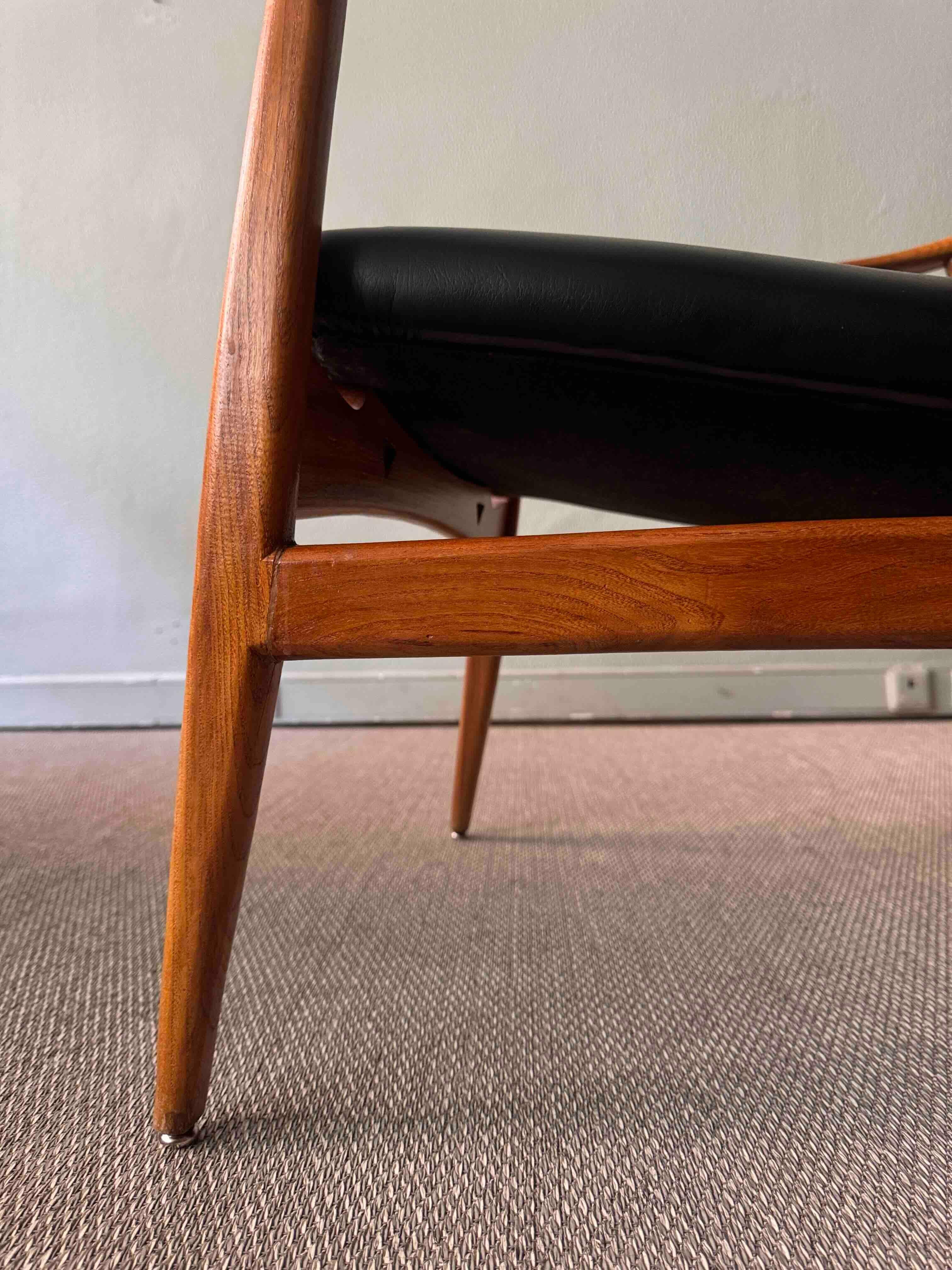 Pair of Armchairs by José Cruz de Carvalho for Altamira, Portugal 1960’s For Sale 13