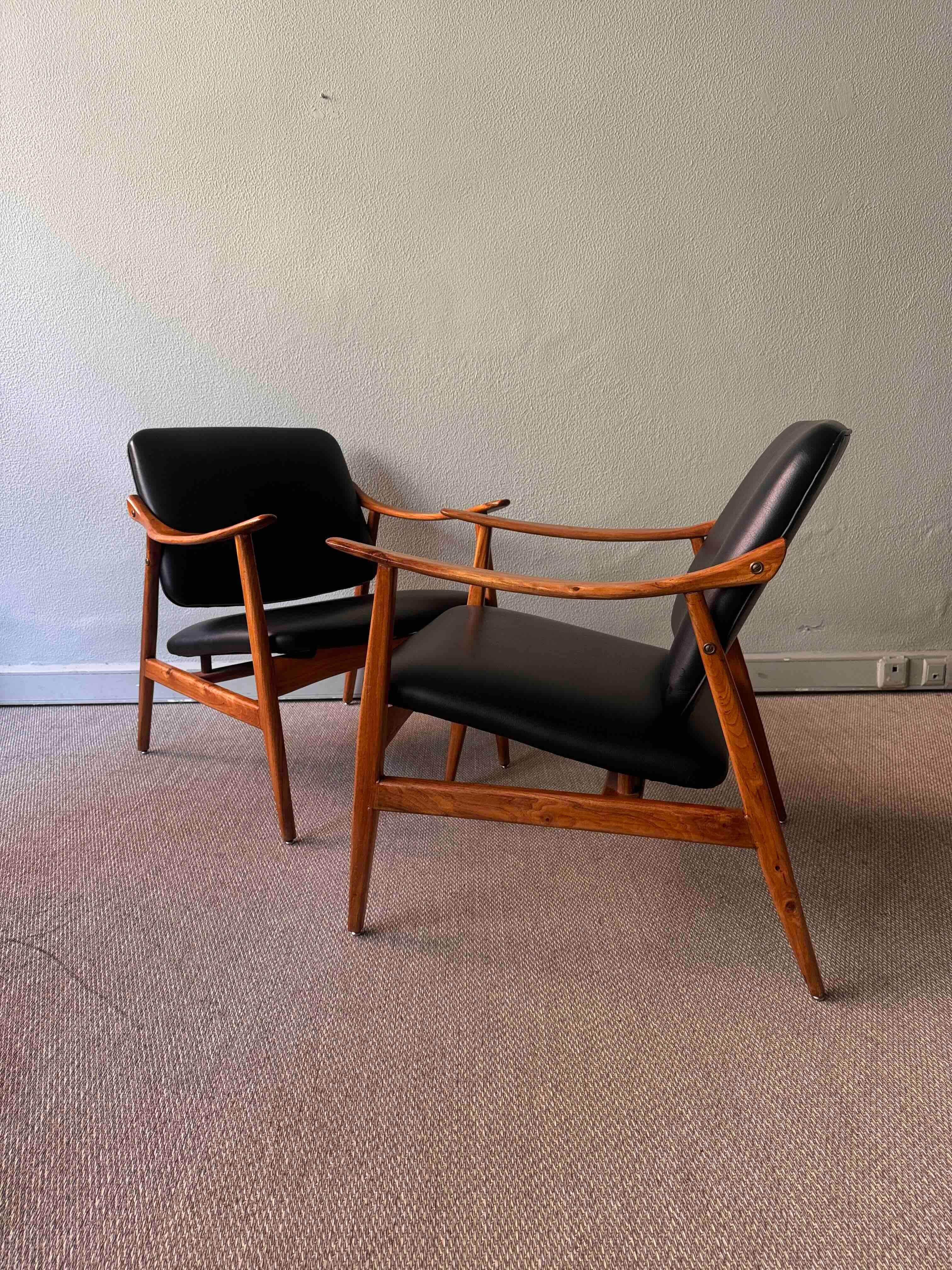 Mid-Century Modern Pair of Armchairs by José Cruz de Carvalho for Altamira, Portugal 1960’s For Sale