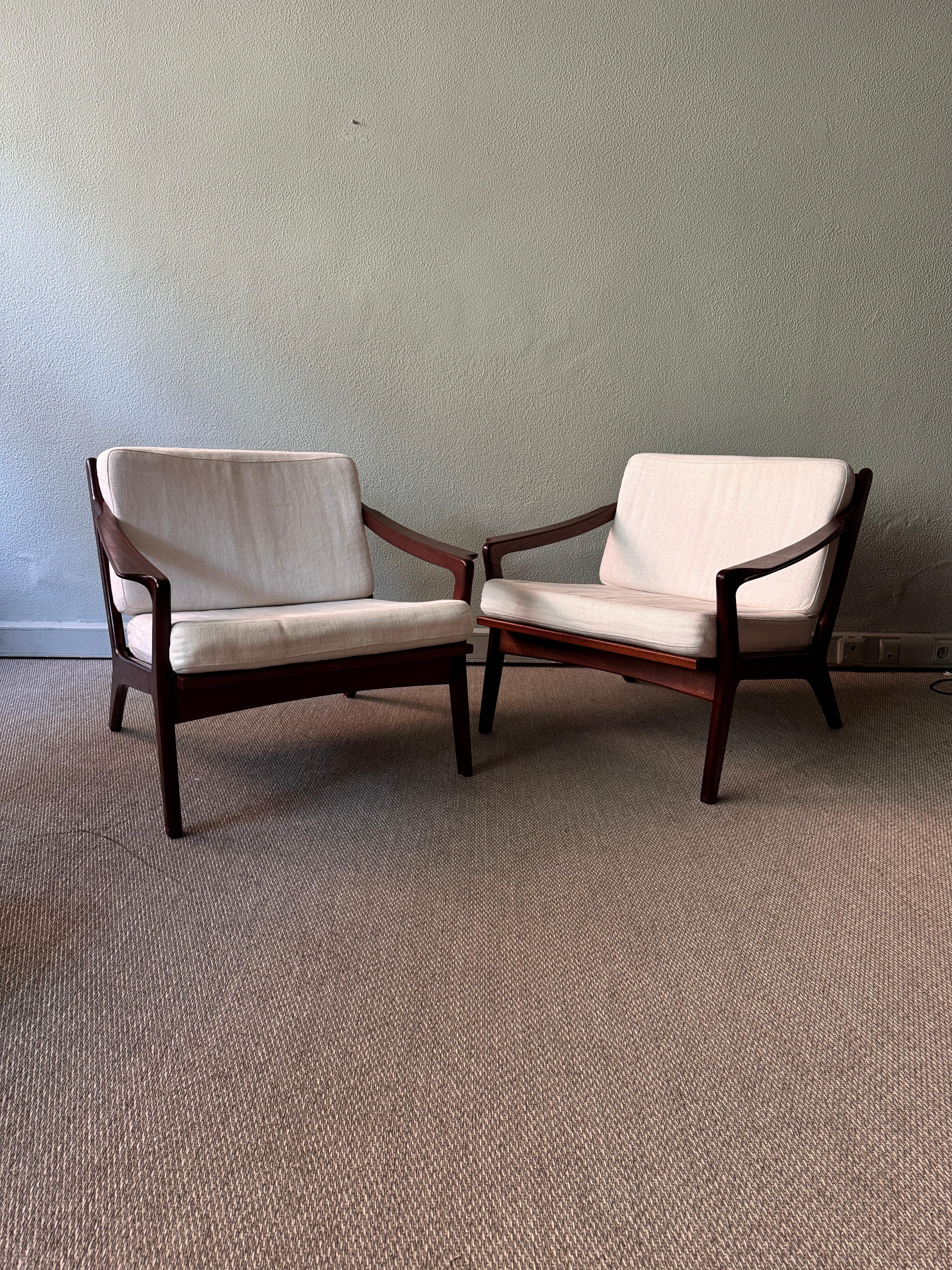 Mid-Century Modern Pair of Armchairs by José Cruz de Carvalho for Altamira, Portugal 1960’s For Sale