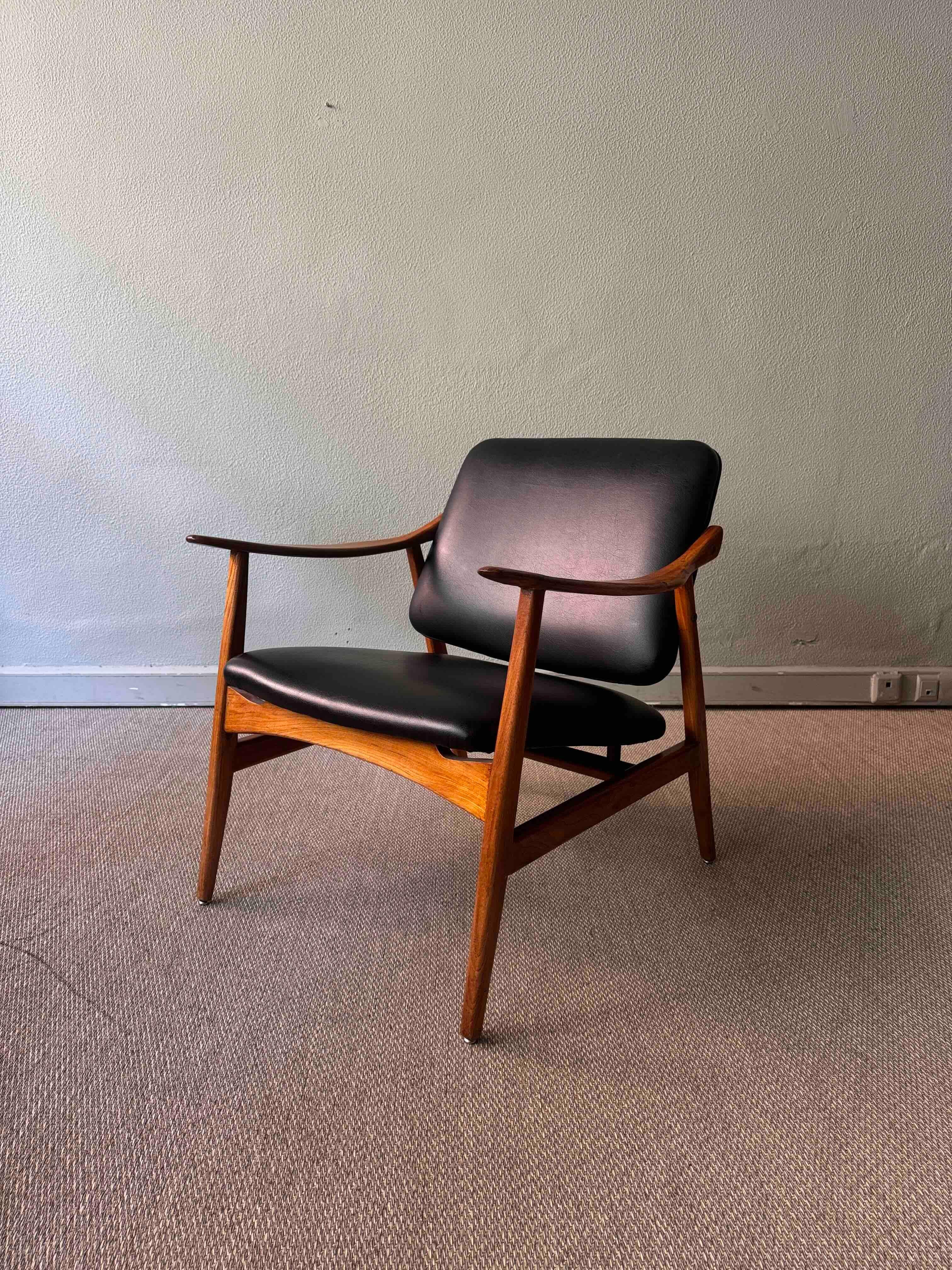 Portuguese Pair of Armchairs by José Cruz de Carvalho for Altamira, Portugal 1960’s For Sale
