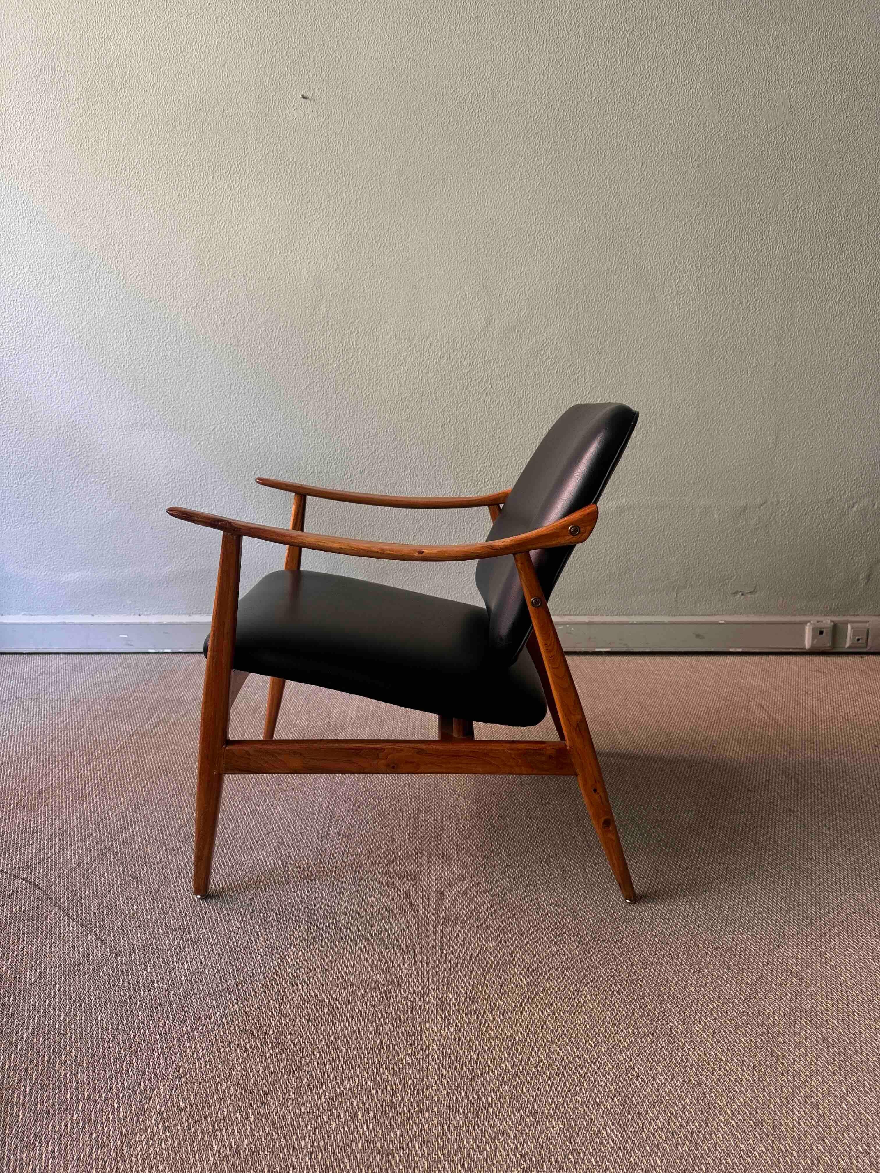 Pair of Armchairs by José Cruz de Carvalho for Altamira, Portugal 1960’s In Good Condition For Sale In Lisboa, PT