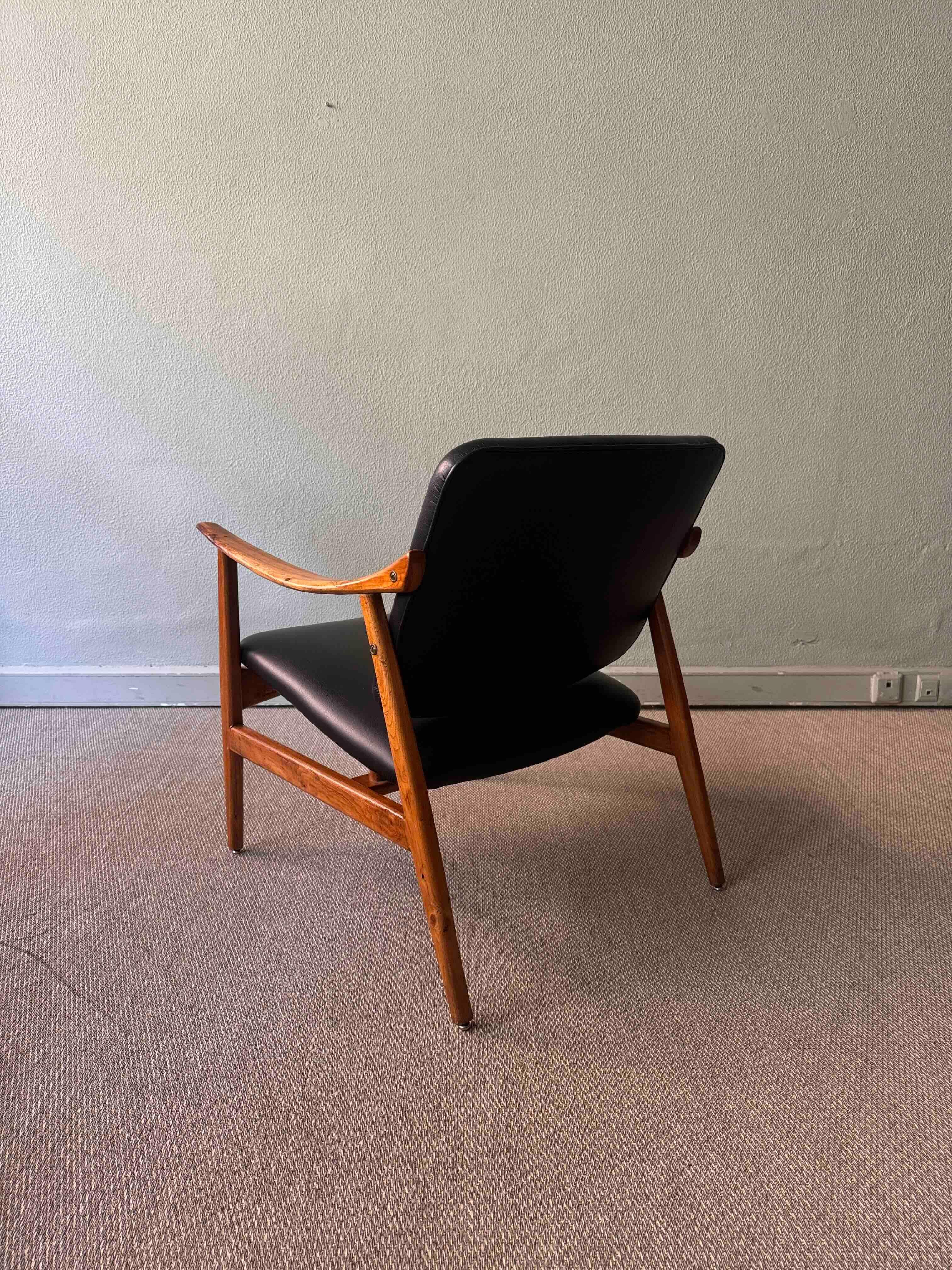 Mid-20th Century Pair of Armchairs by José Cruz de Carvalho for Altamira, Portugal 1960’s For Sale