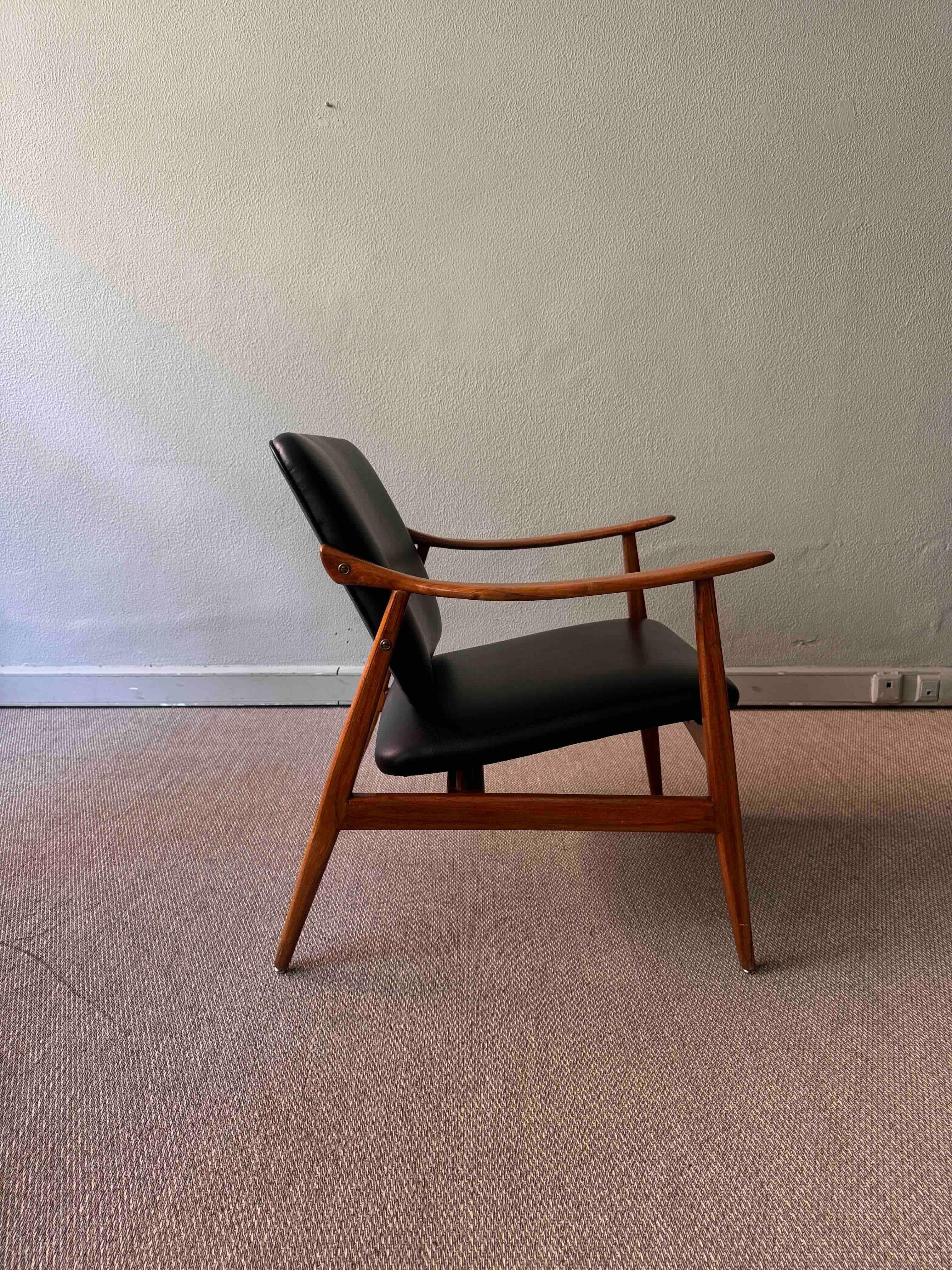 Pair of Armchairs by José Cruz de Carvalho for Altamira, Portugal 1960’s For Sale 1