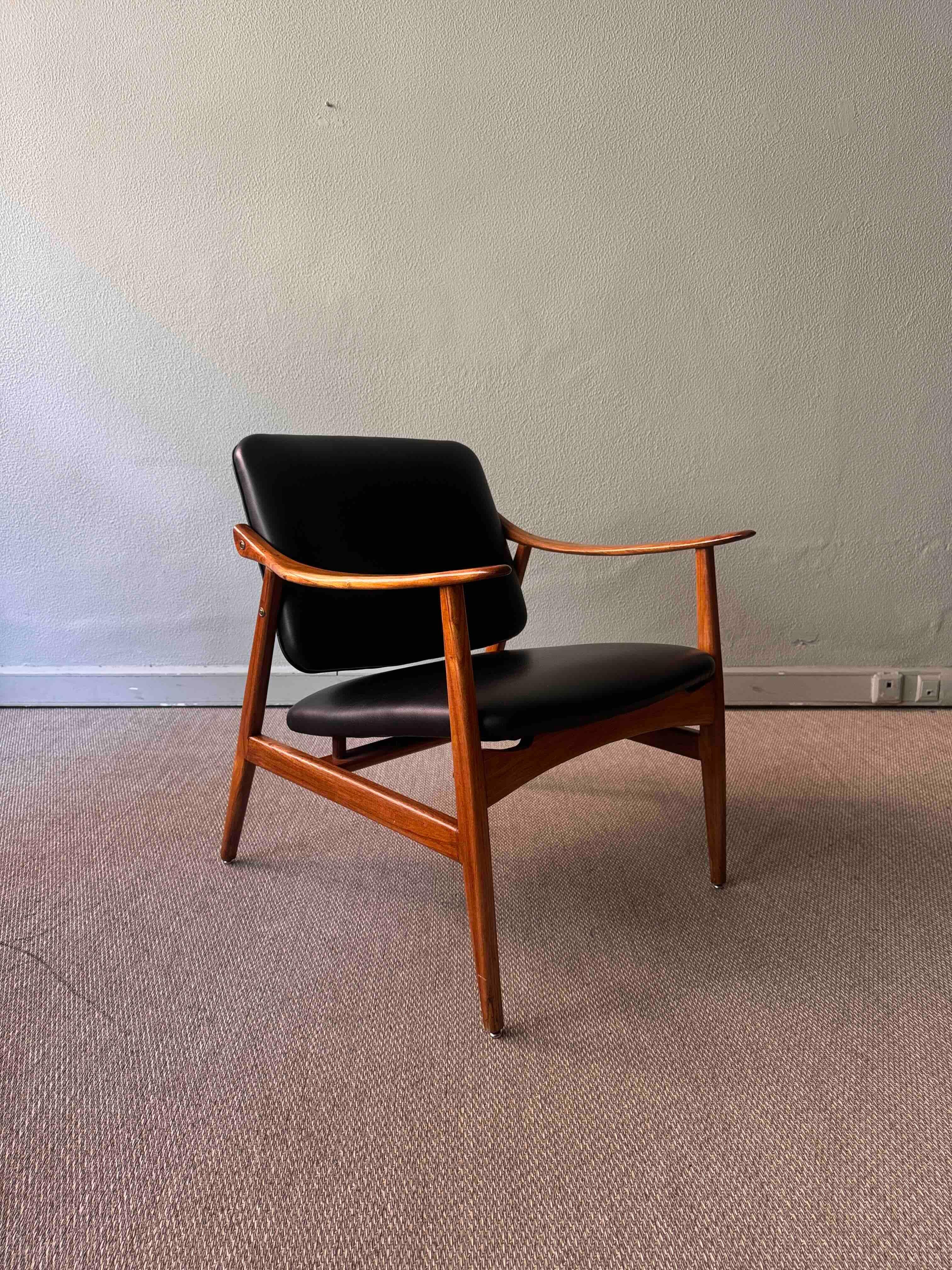 Pair of Armchairs by José Cruz de Carvalho for Altamira, Portugal 1960’s For Sale 2