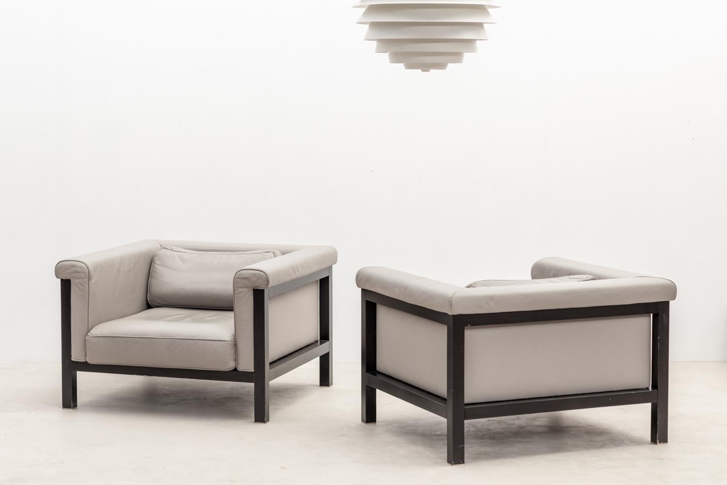 pair of armchairs by Jules Wabbes, Livourne-Série 800 Luxe edited by Bullo  For Sale 3