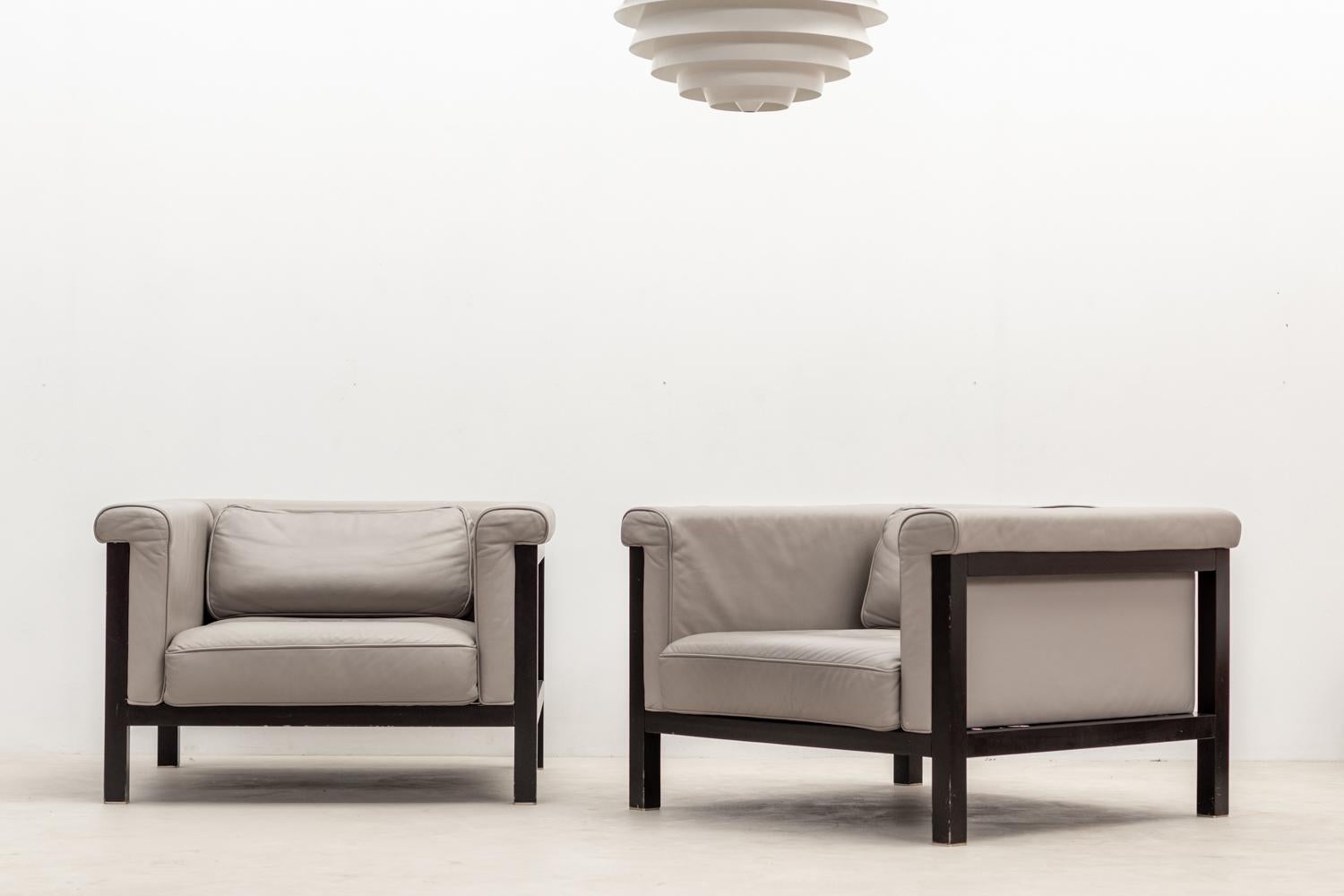 Brass pair of armchairs by Jules Wabbes, Livourne-Série 800 Luxe edited by Bullo  For Sale